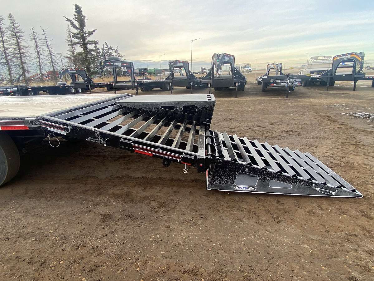 2025 Diamond C 24' Deck-Over Trailer