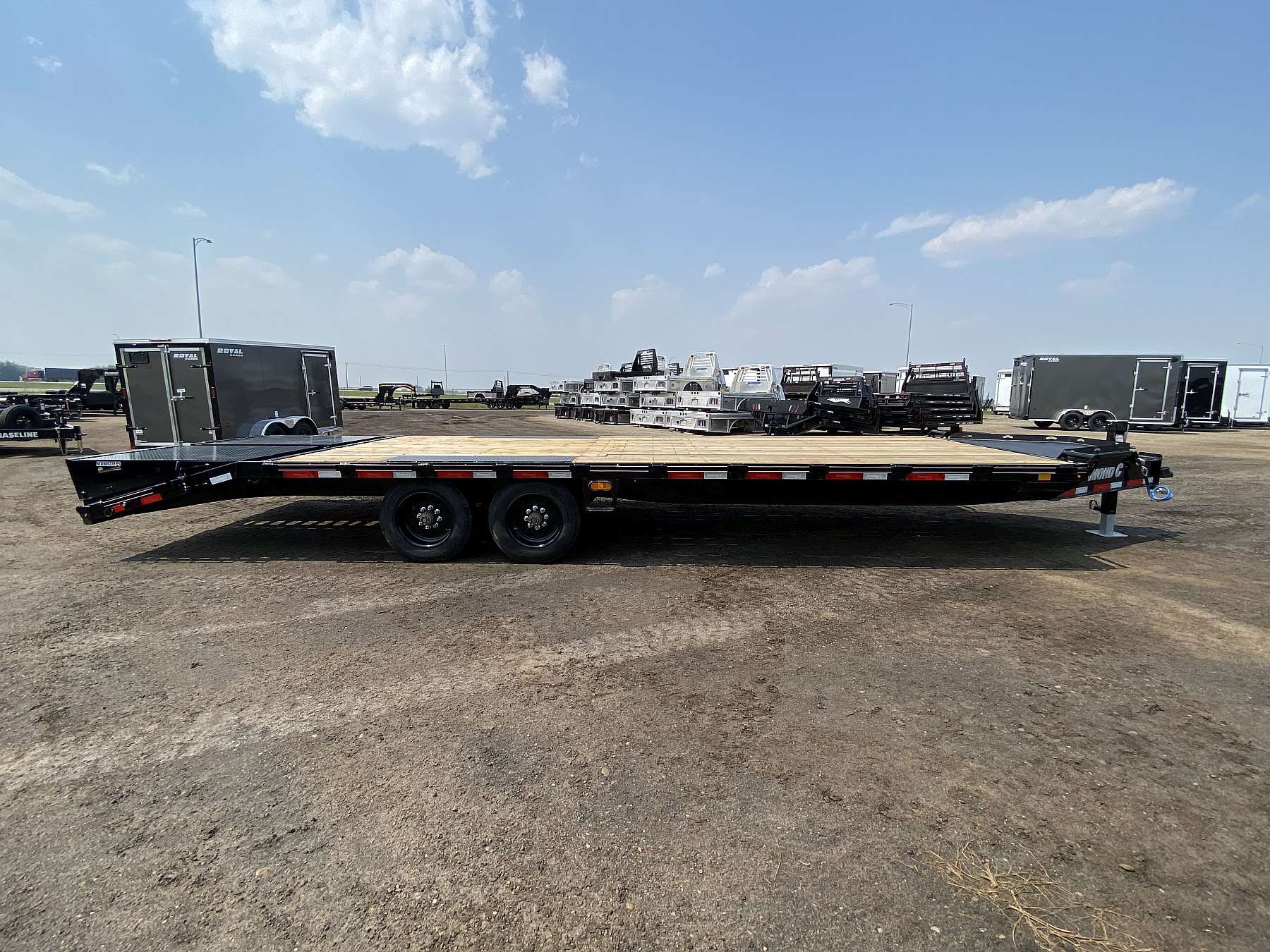 2025 Diamond C 26' Deck-Over Trailer