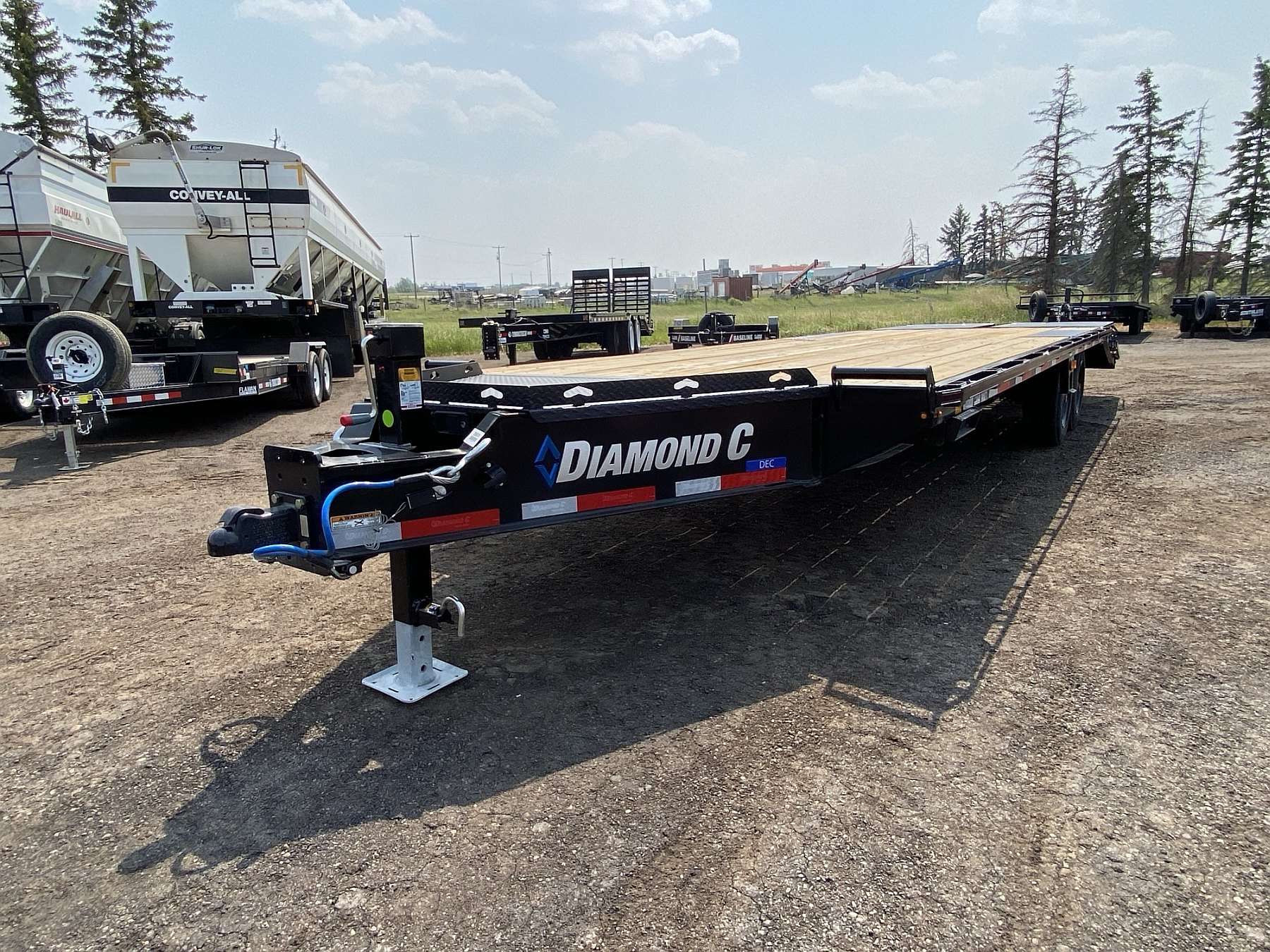 2025 Diamond C 26' Deck-Over Trailer
