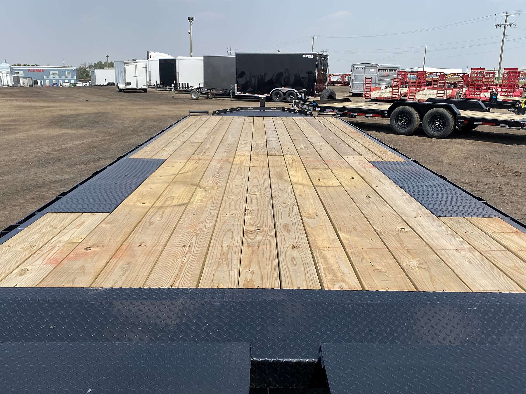 2025 Diamond C 26' Deck-Over Trailer