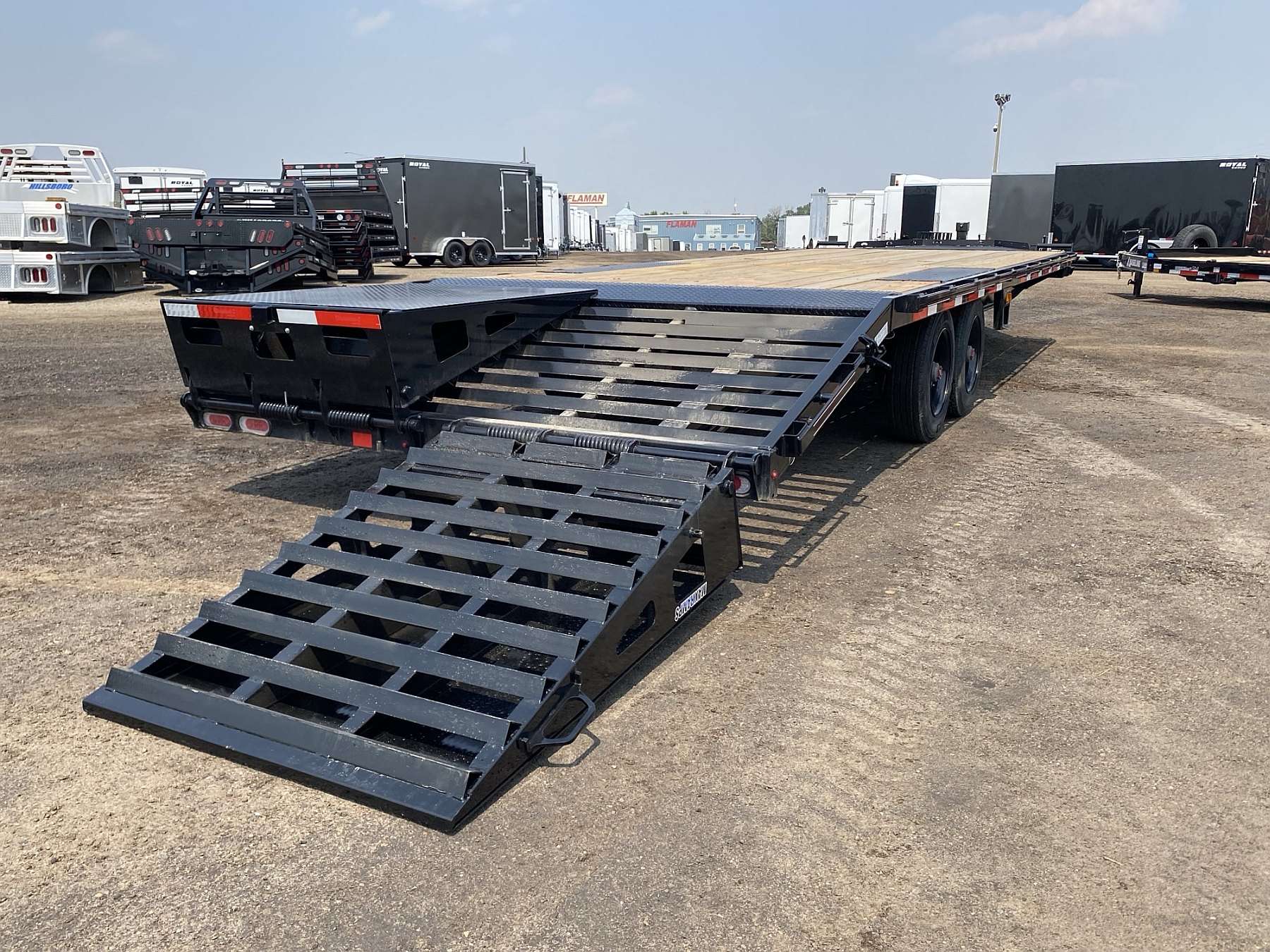 2025 Diamond C 26' Deck-Over Trailer