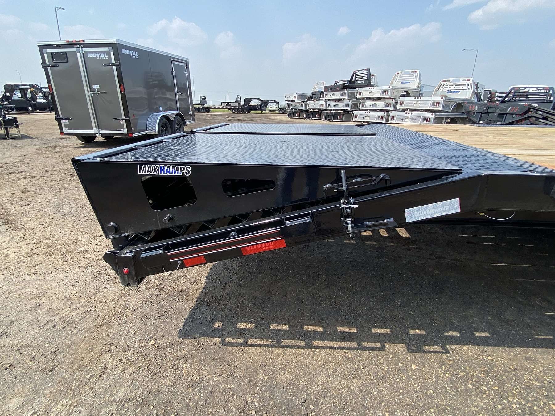2025 Diamond C 26' Deck-Over Trailer