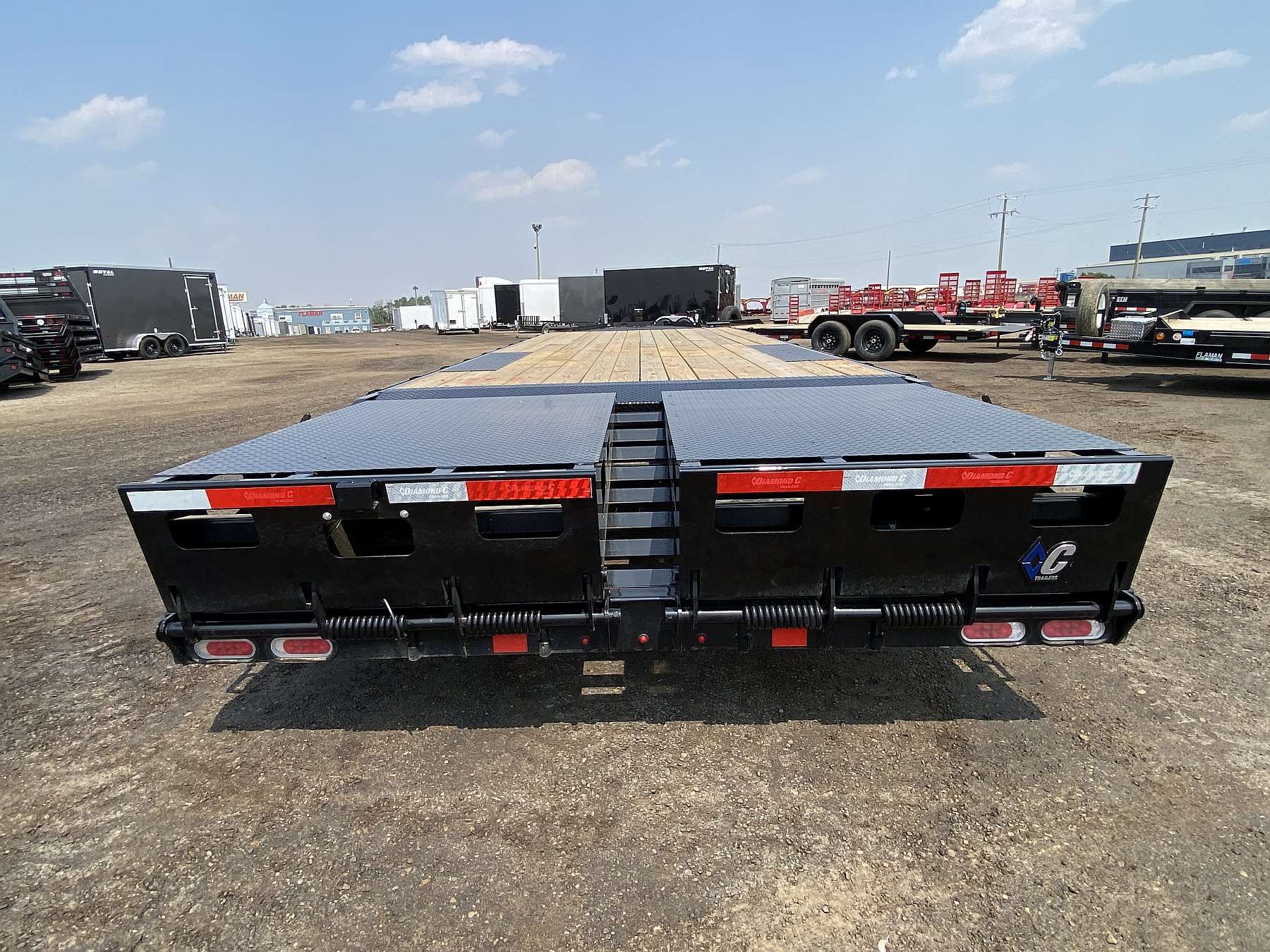 2025 Diamond C 26' Deck-Over Trailer