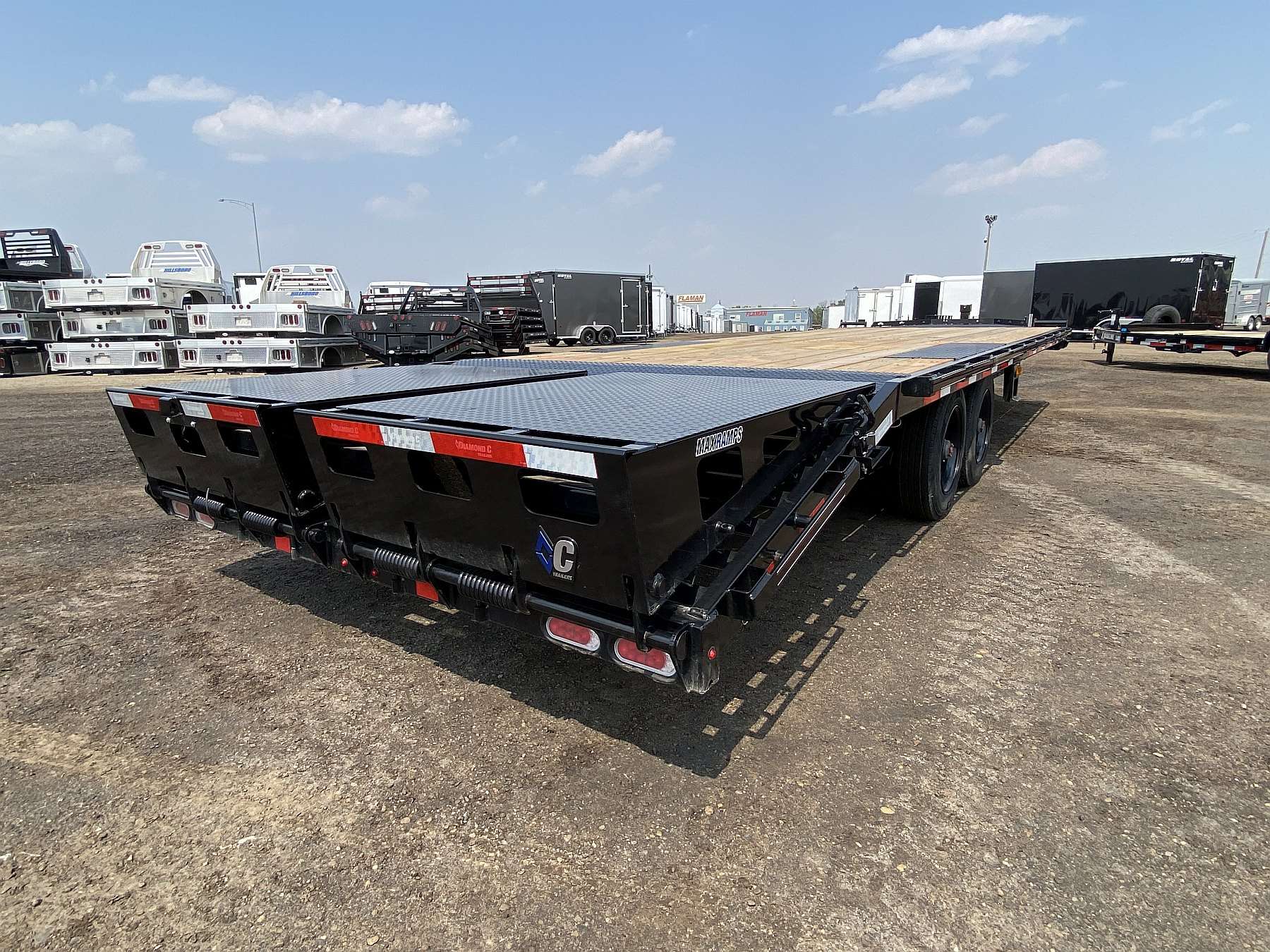 2025 Diamond C 26' Deck-Over Trailer
