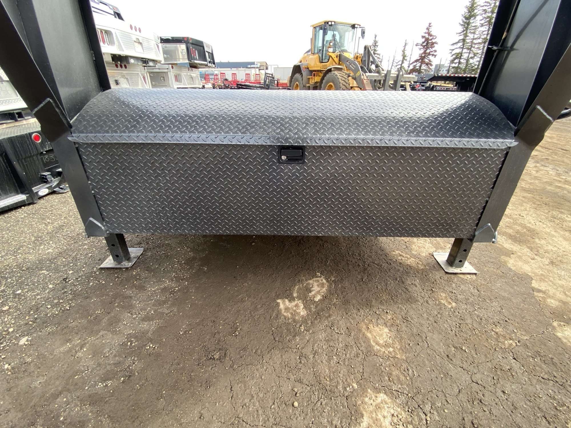 2025 Diamond C 26' Low Profile Gooseneck Trailer