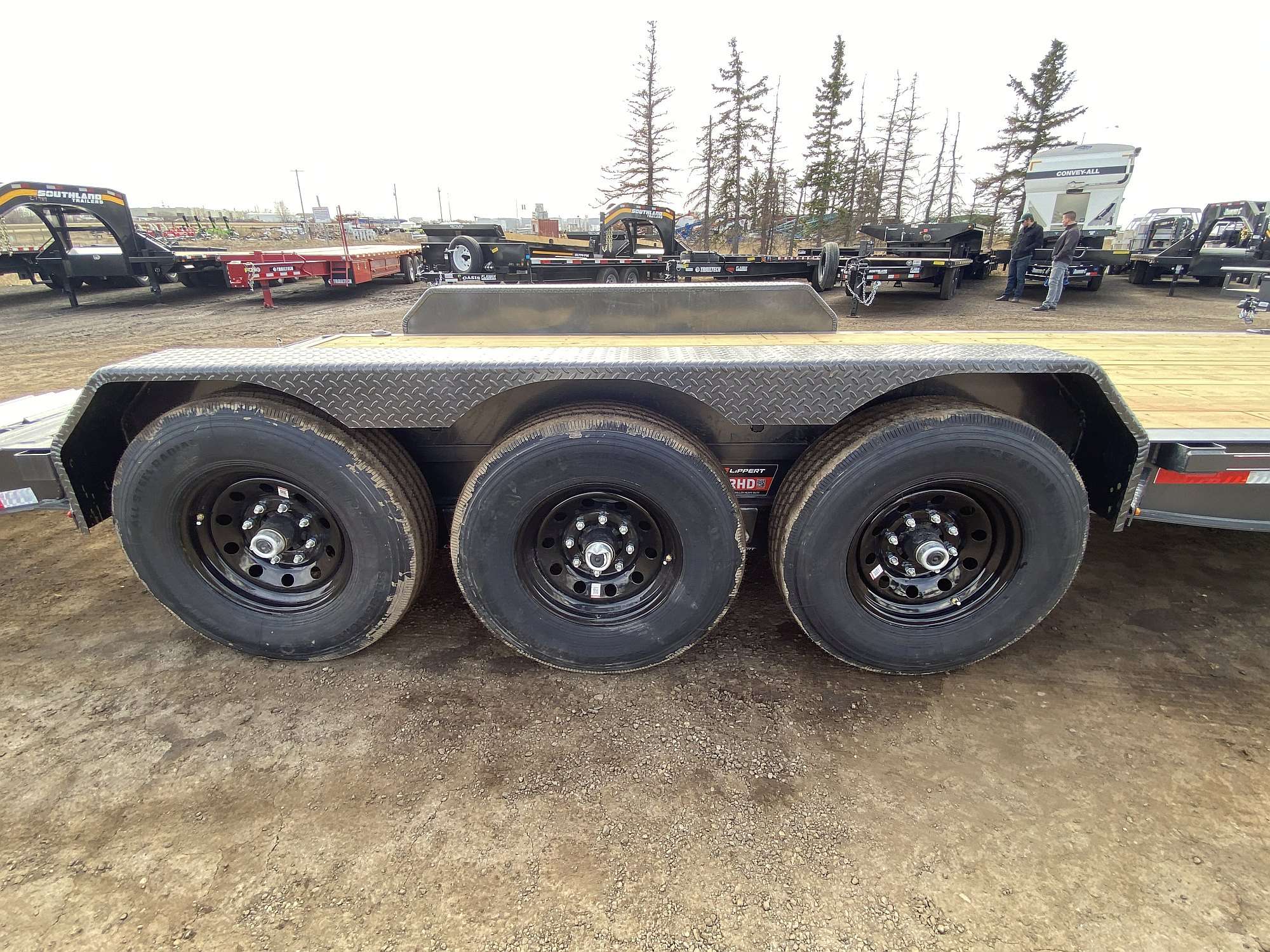 2025 Diamond C 26' Low Profile Gooseneck Trailer