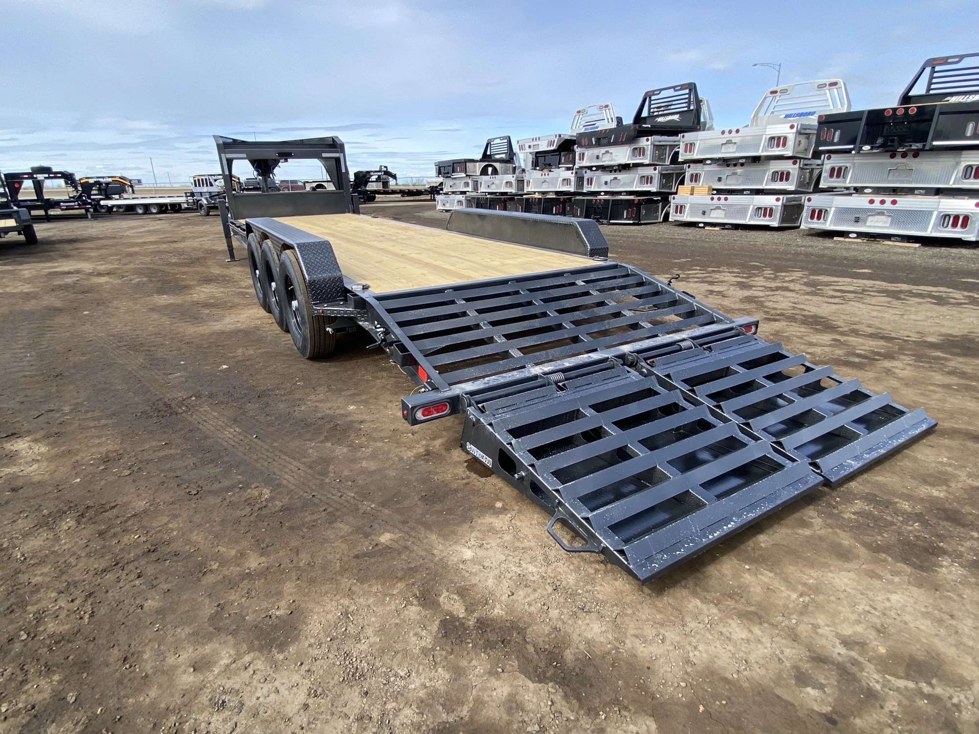 2025 Diamond C 26' Low Profile Gooseneck Trailer