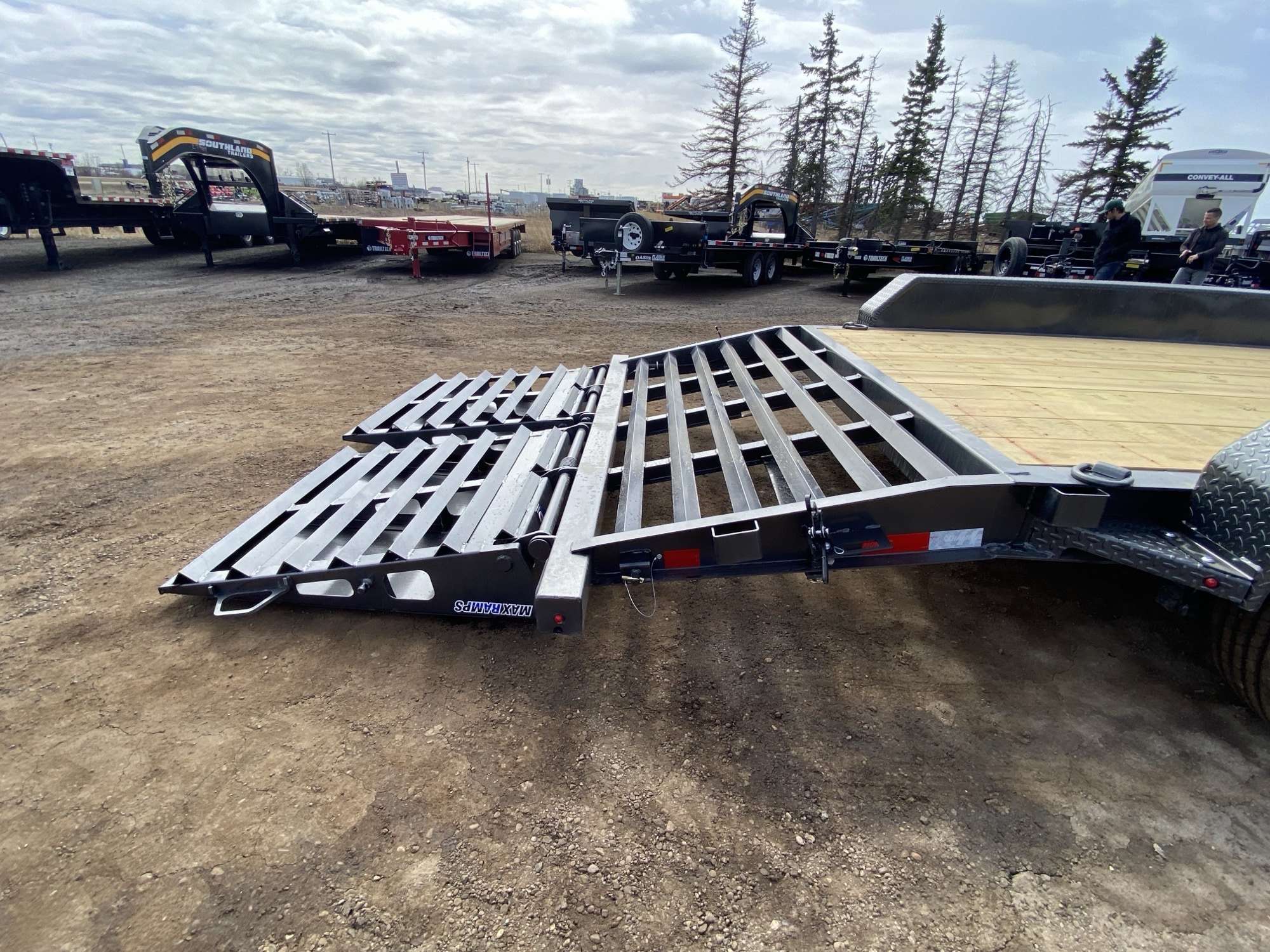 2025 Diamond C 26' Low Profile Gooseneck Trailer
