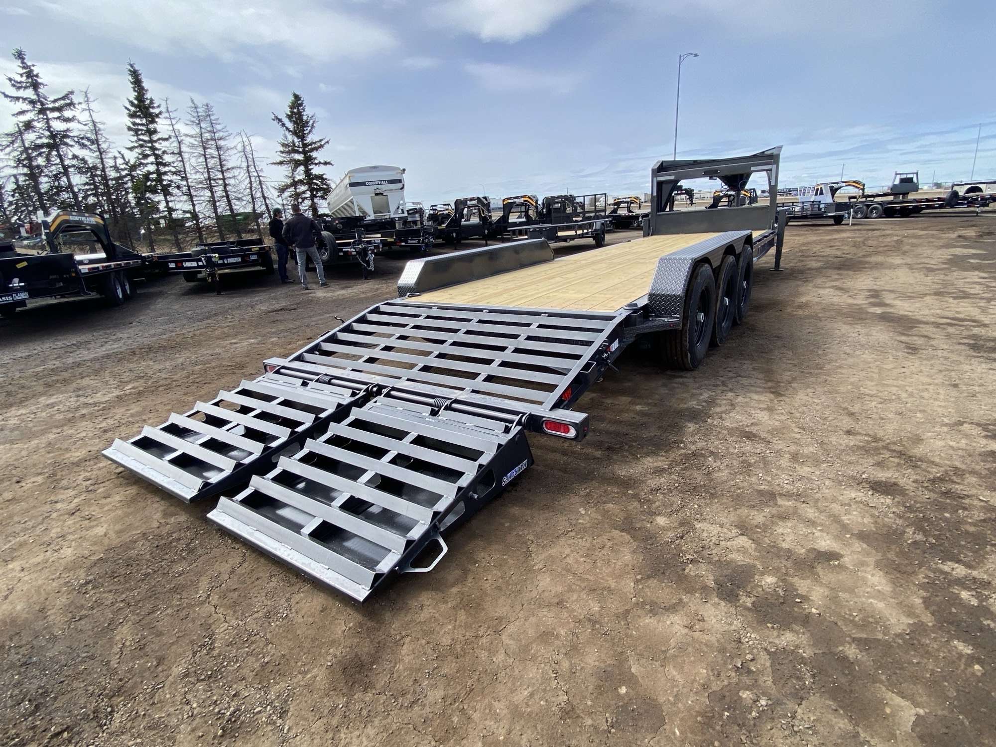 2025 Diamond C 26' Low Profile Gooseneck Trailer