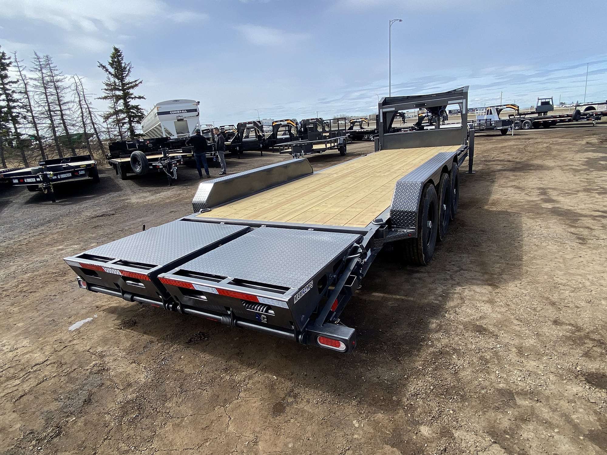 2025 Diamond C 26' Low Profile Gooseneck Trailer