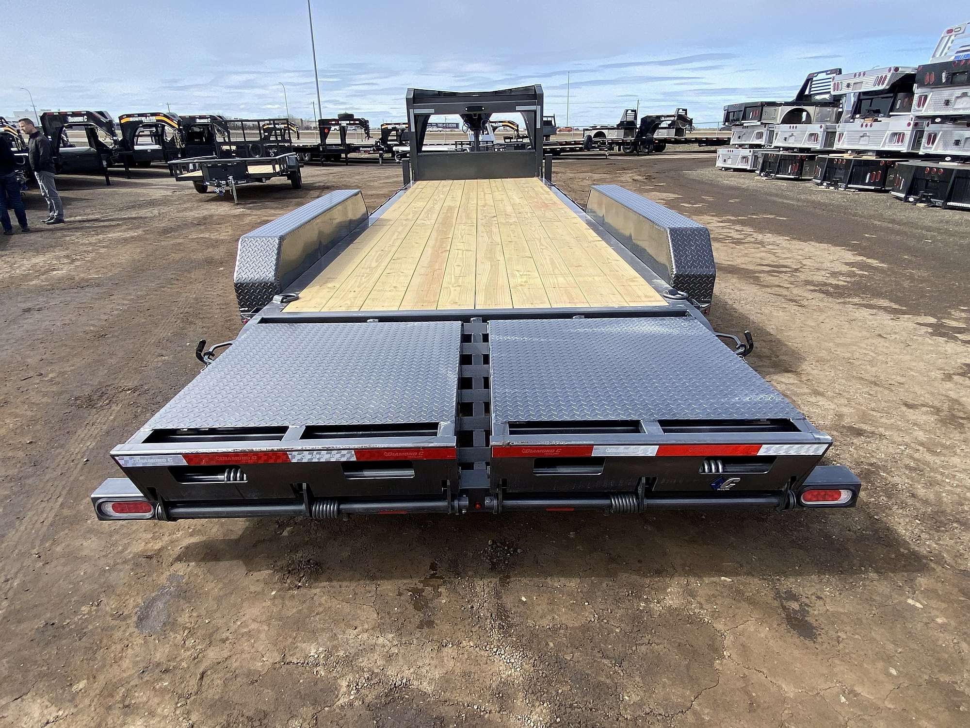 2025 Diamond C 26' Low Profile Gooseneck Trailer