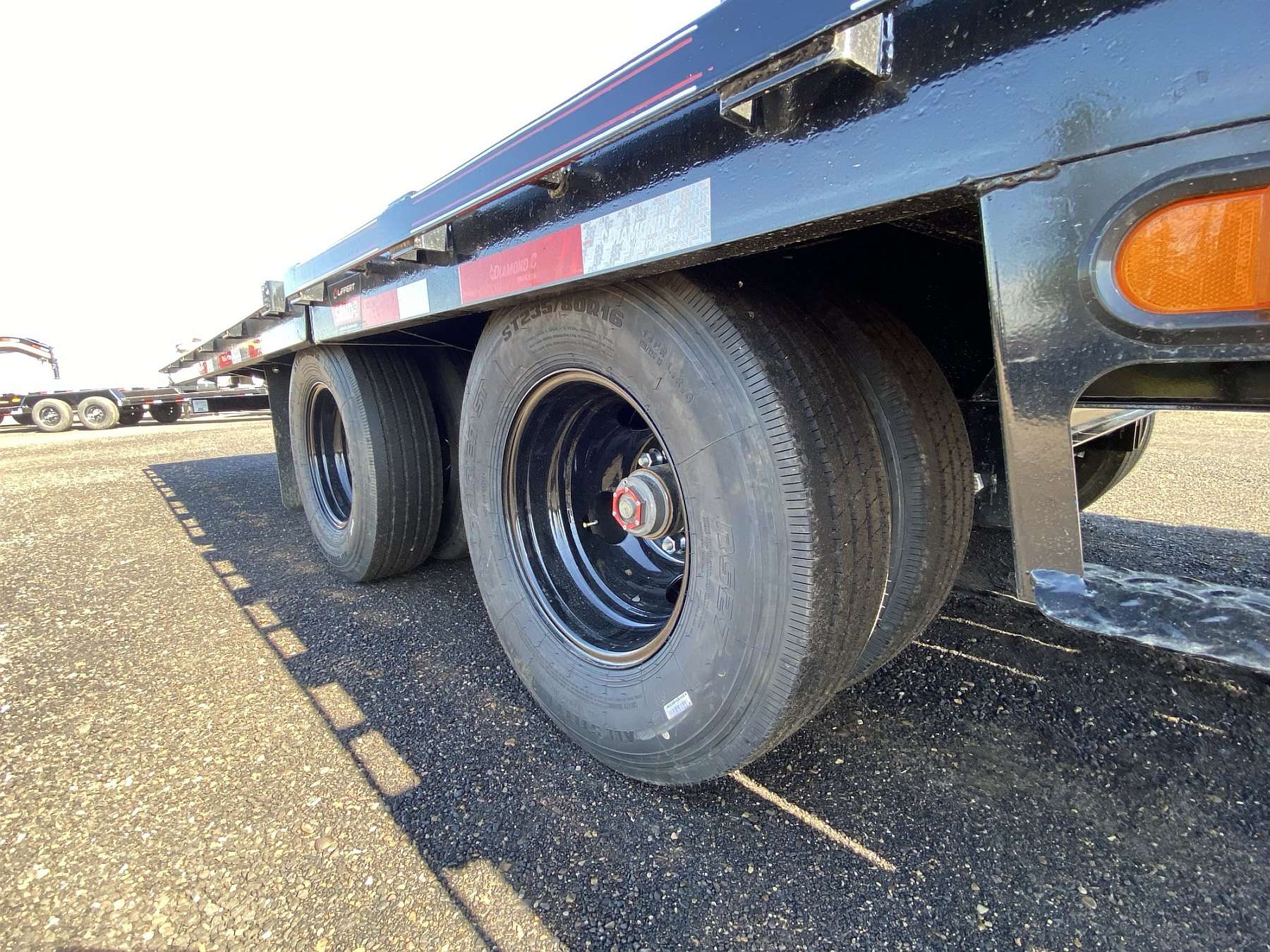 2025 Diamond C 35' Hydraulic Dovetail Gooseneck Trailer
