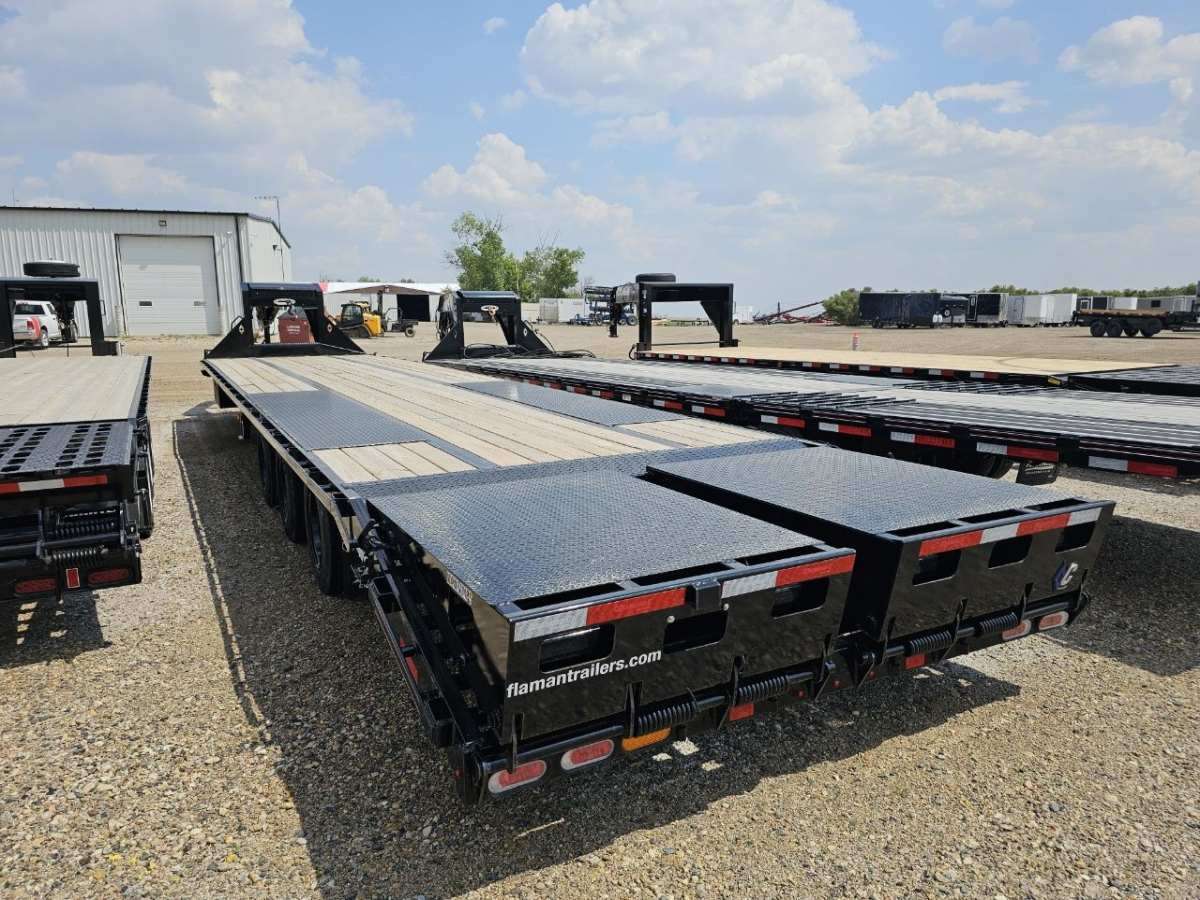 2025 Diamond C 8'6" x 40' Gooseneck BT Flat Deck Trailer
