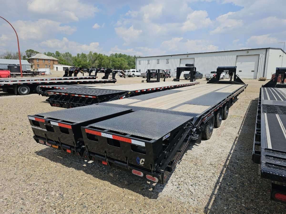 2025 Diamond C 8'6" x 40' Gooseneck BT Flat Deck Trailer