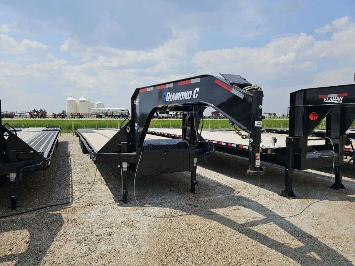 2025 Diamond C 8'6" x 40' Gooseneck BT Flat Deck Trailer