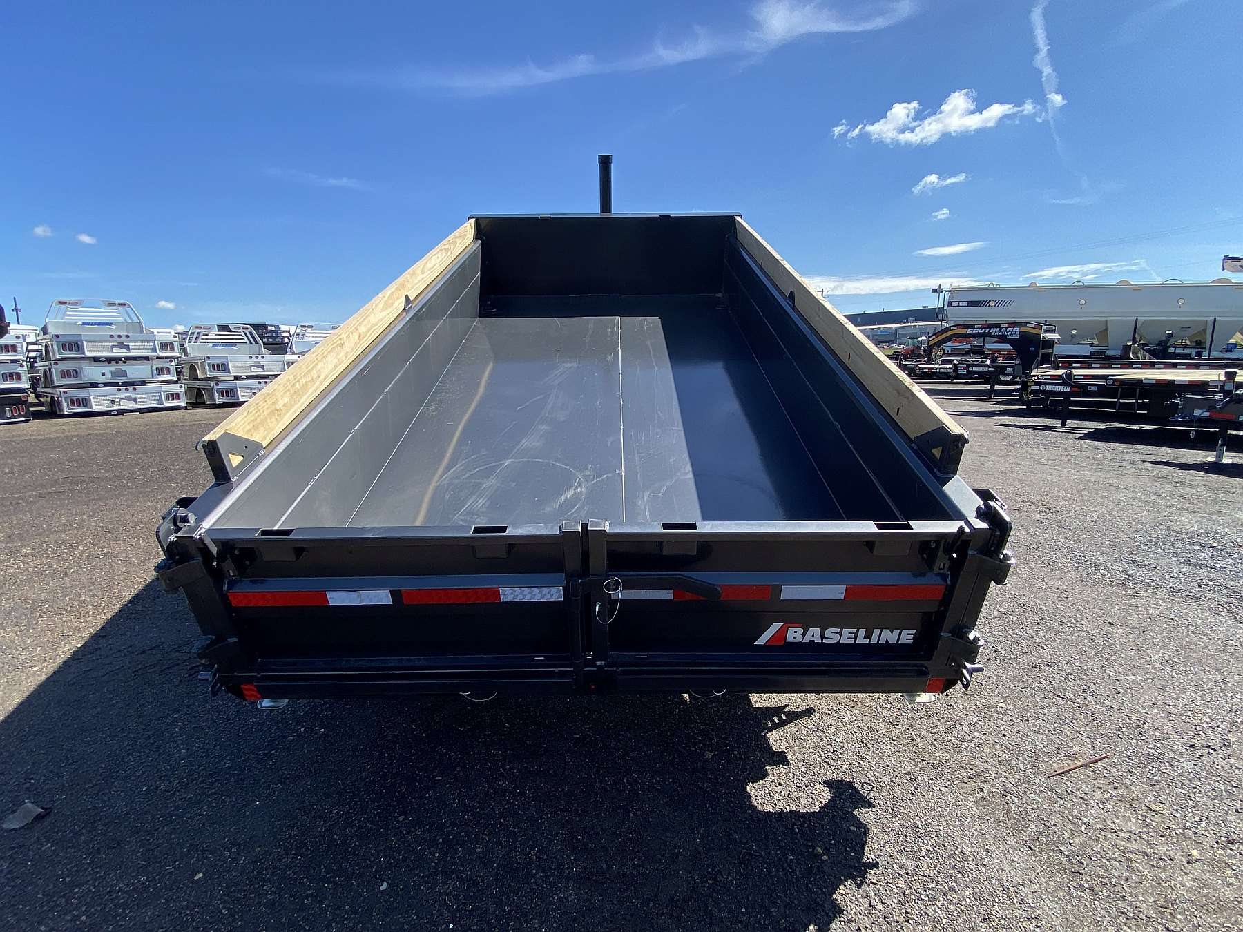 2025 Diamond C Baseline 14' HD Dump Trailer