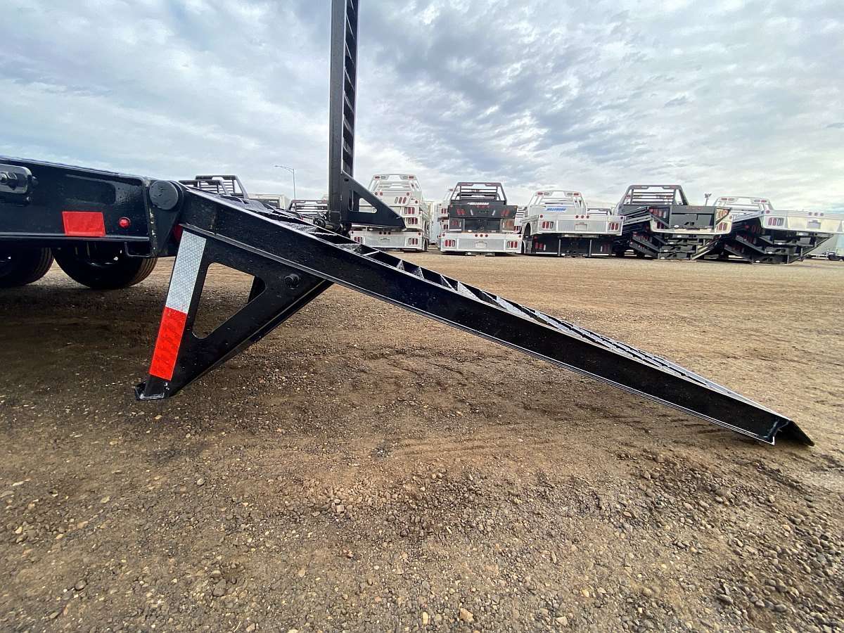 2025 Diamond C Baseline 20' Heavy Duty Equipment Trailer
