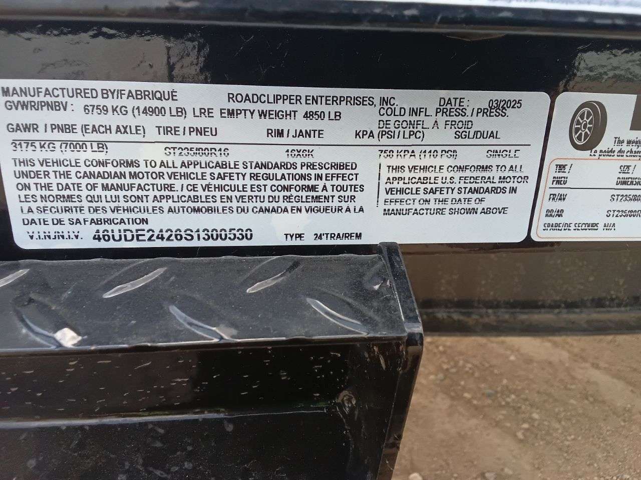 2025 Diamond C DEC 8'6" x 24' BT Deckover Trailer
