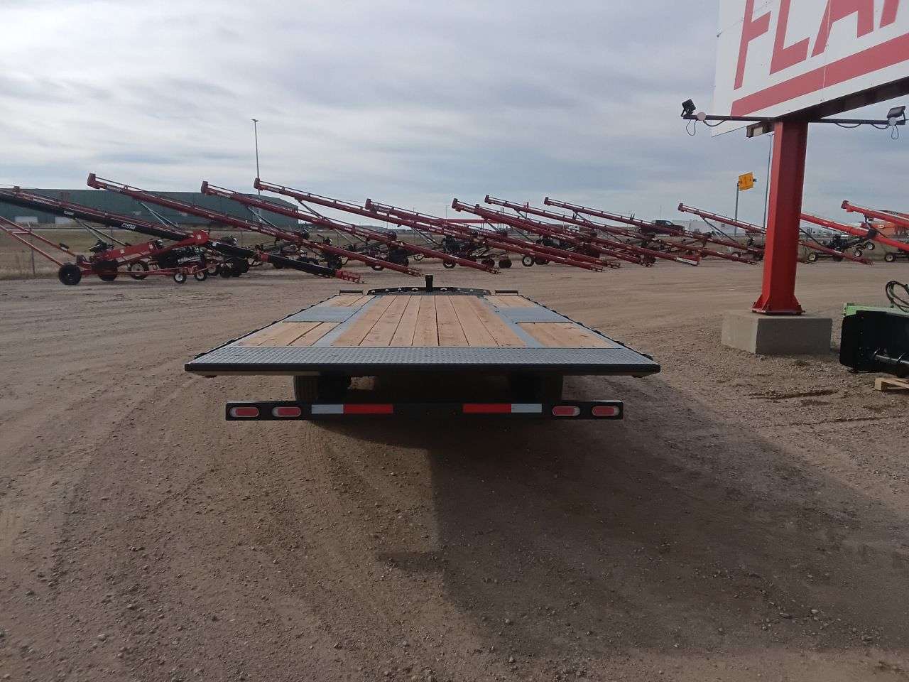 2025 Diamond C DET 8'6" x 20' Full Tilt Trailer