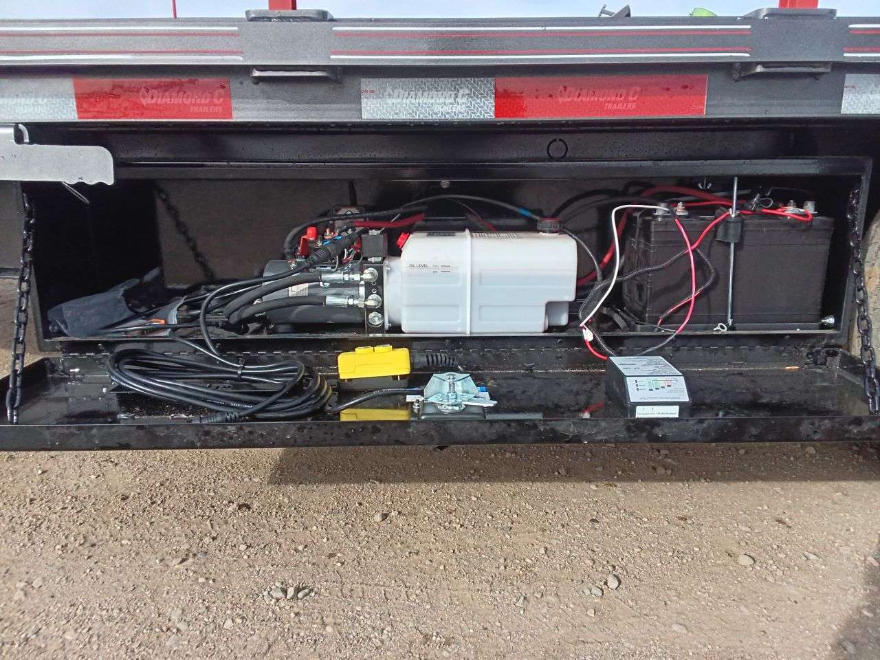2025 Diamond C DET 8'6" x 20' Full Tilt Trailer