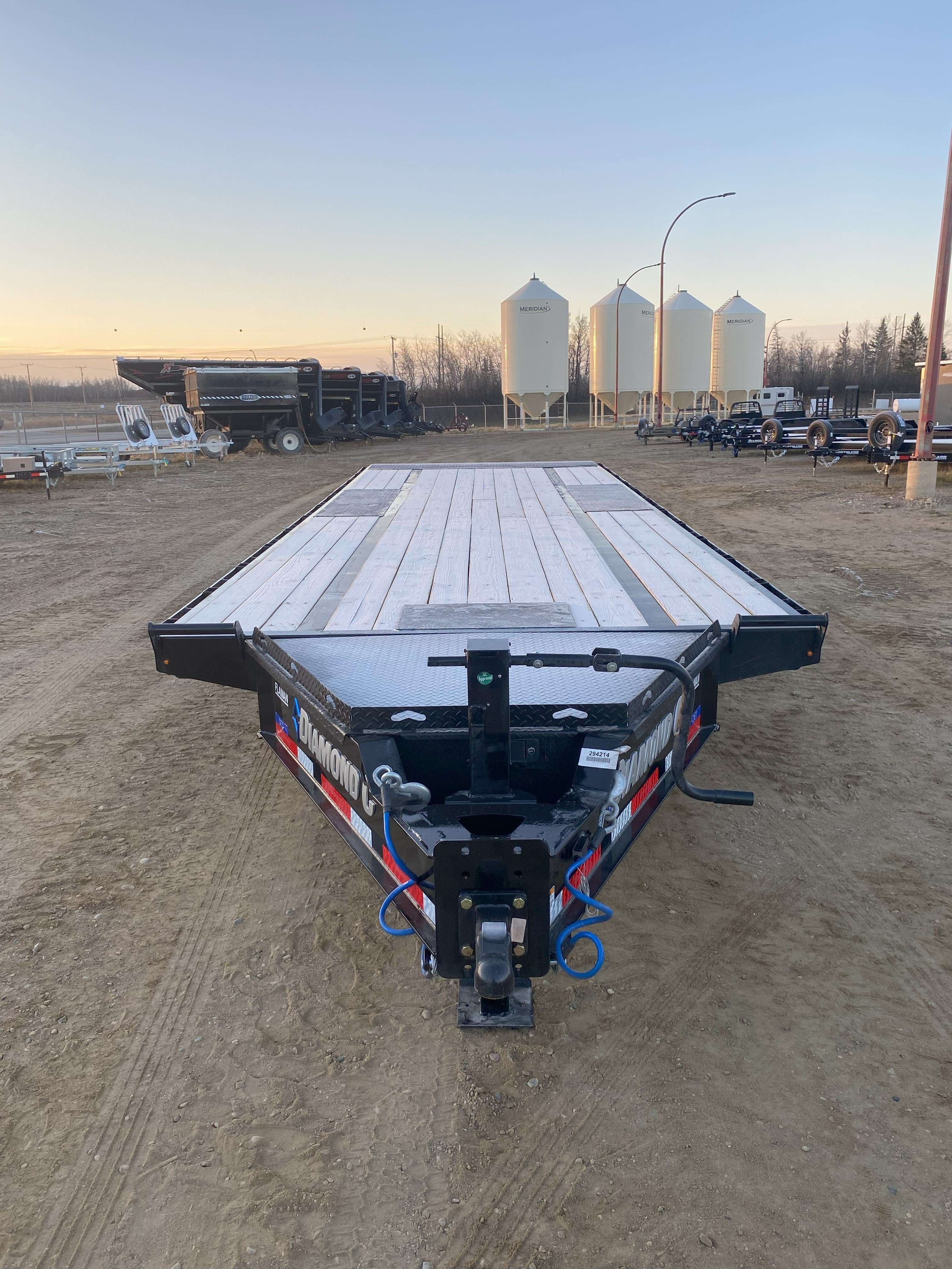 2025 Diamond C DET 8'6" x 24' Full Tilt