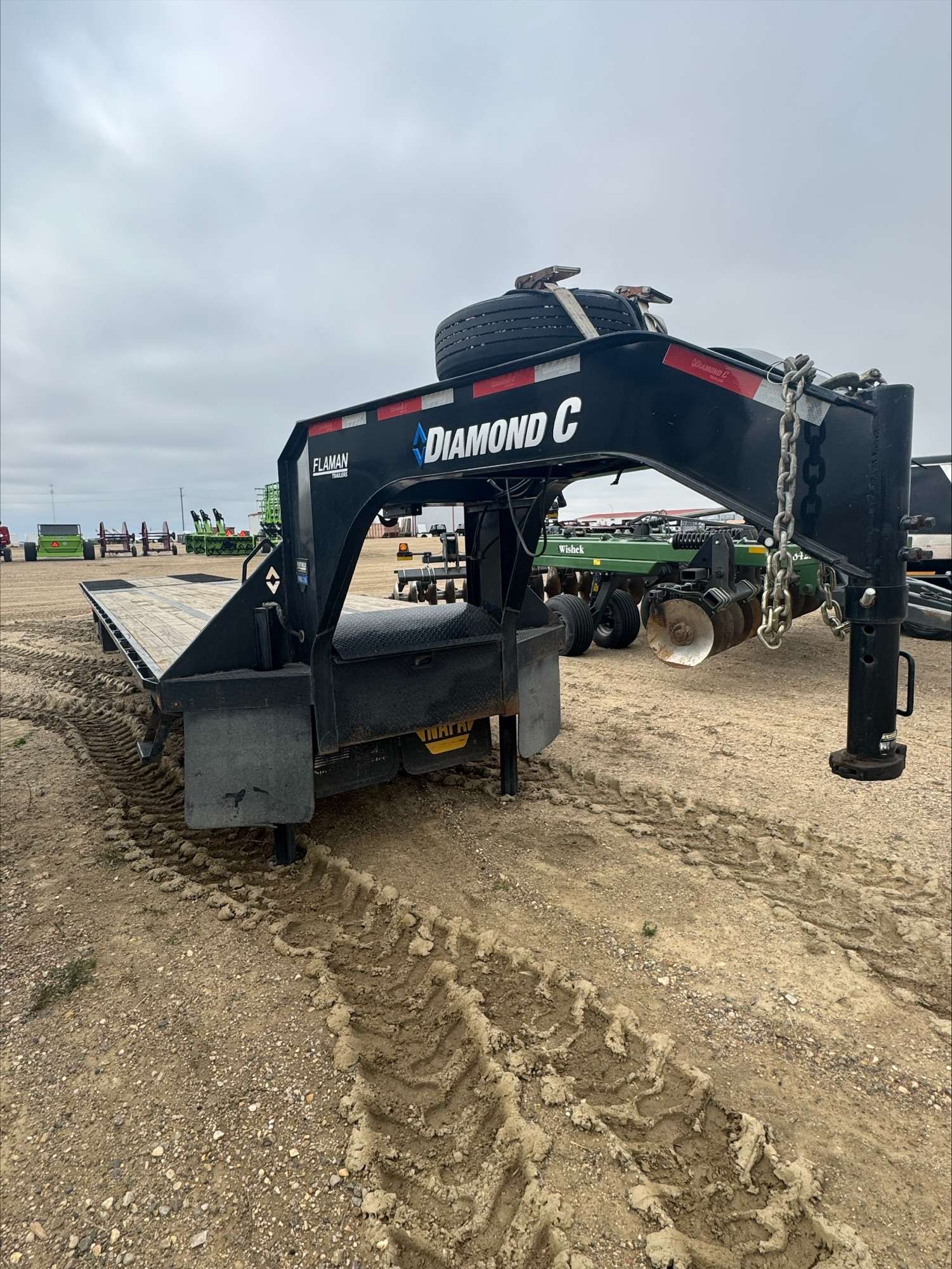 2025 Diamond C FMAX 216 44' Gooseneck