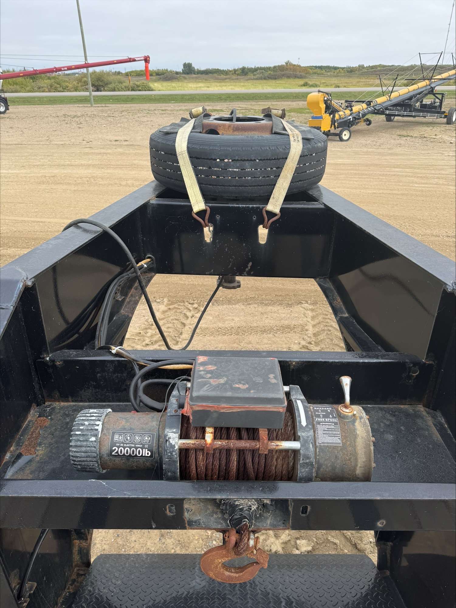 2025 Diamond C FMAX 216 44' Gooseneck