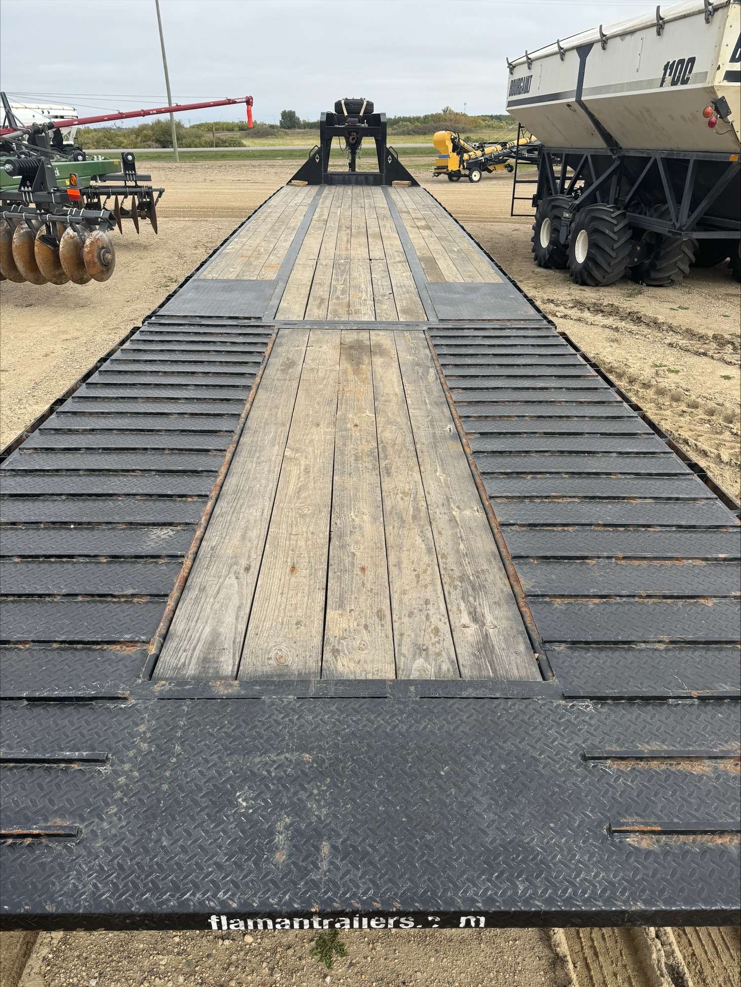 2025 Diamond C FMAX 216 44' Gooseneck