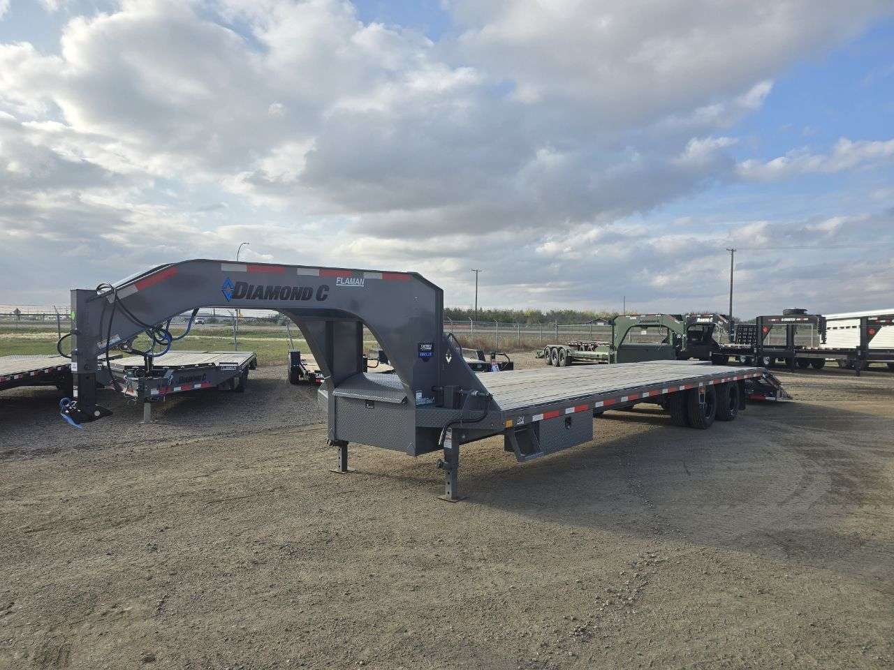 2025 Diamond C FMAX 8'6" x 32' GN BT Flat Deck Trailer