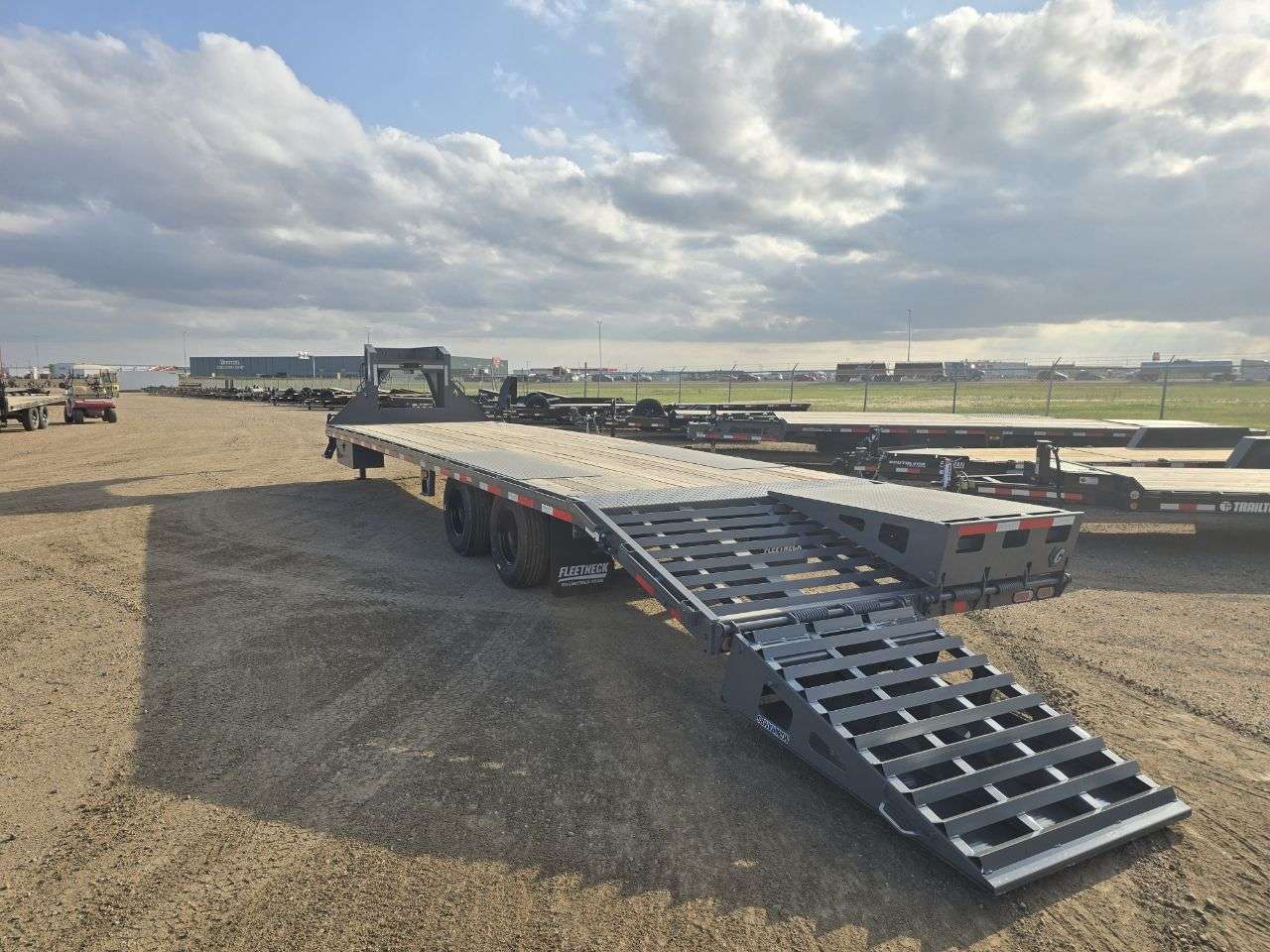 2025 Diamond C FMAX 8'6" x 32' GN BT Flat Deck Trailer