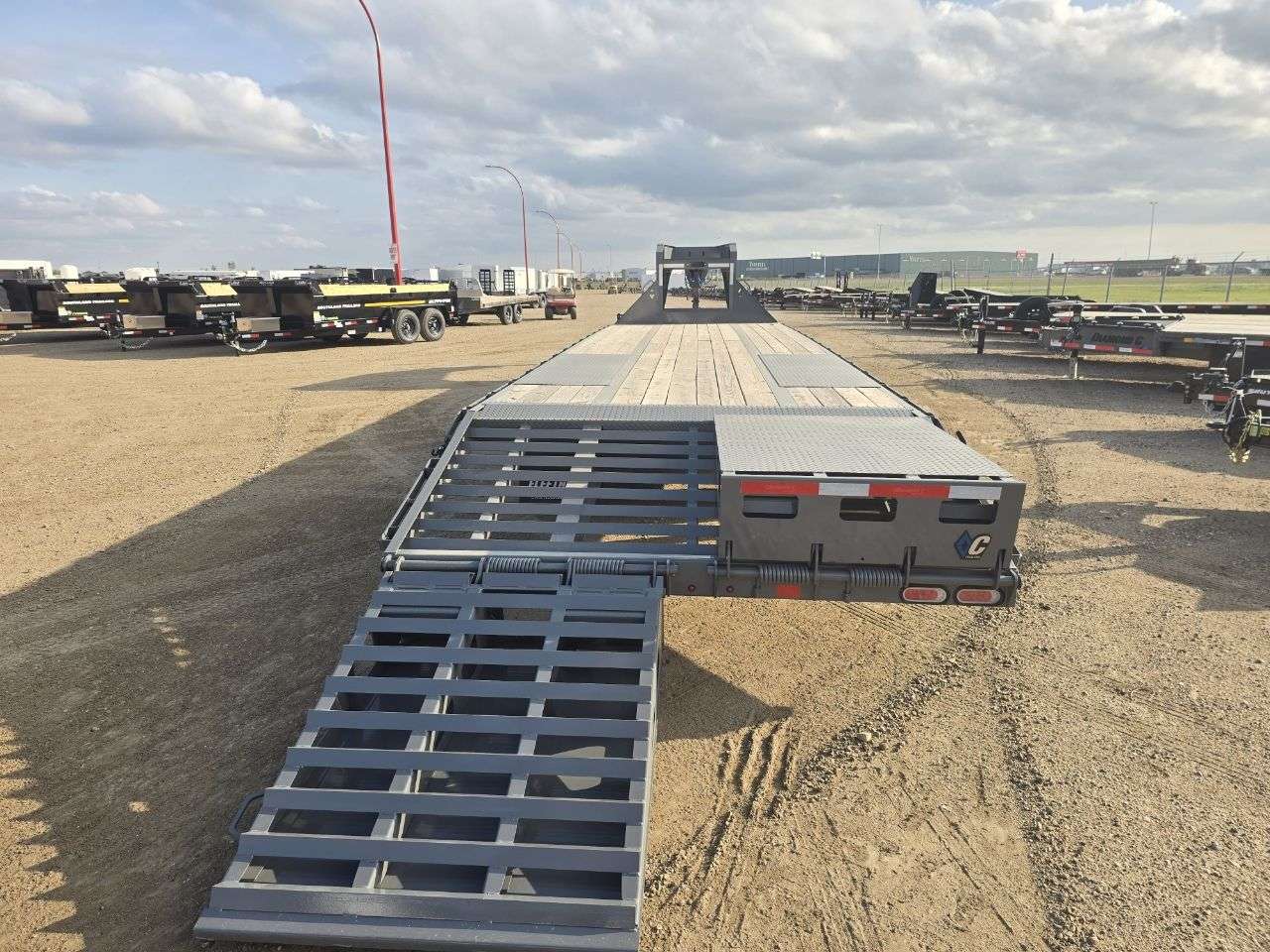 2025 Diamond C FMAX 8'6" x 32' GN BT Flat Deck Trailer