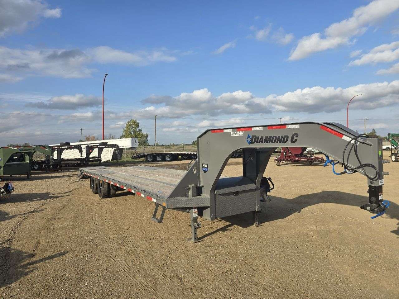 2025 Diamond C FMAX 8'6" x 32' GN BT Flat Deck Trailer