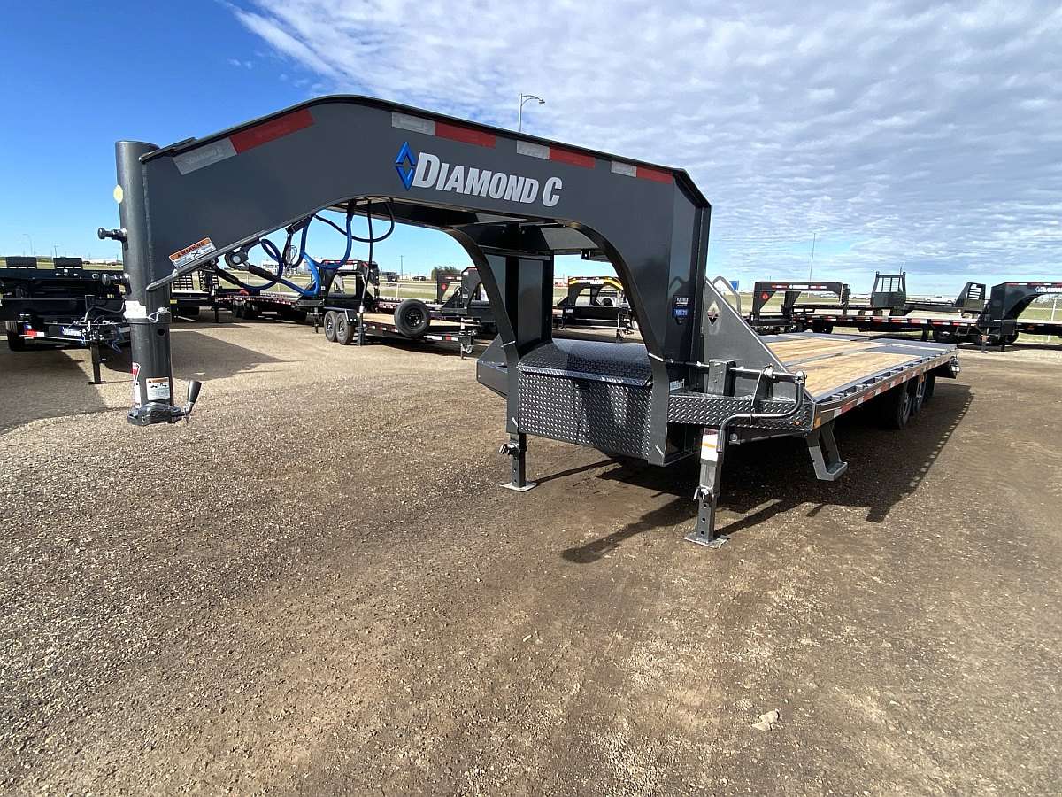 2025 Diamond C FMAX210SS-28' Gooseneck Trailer