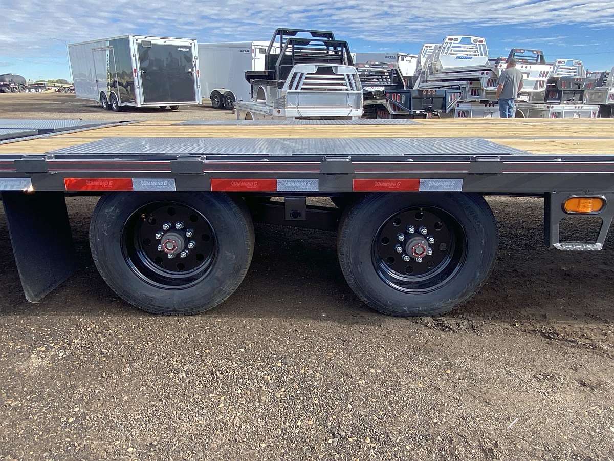 2025 Diamond C FMAX210SS-28' Gooseneck Trailer