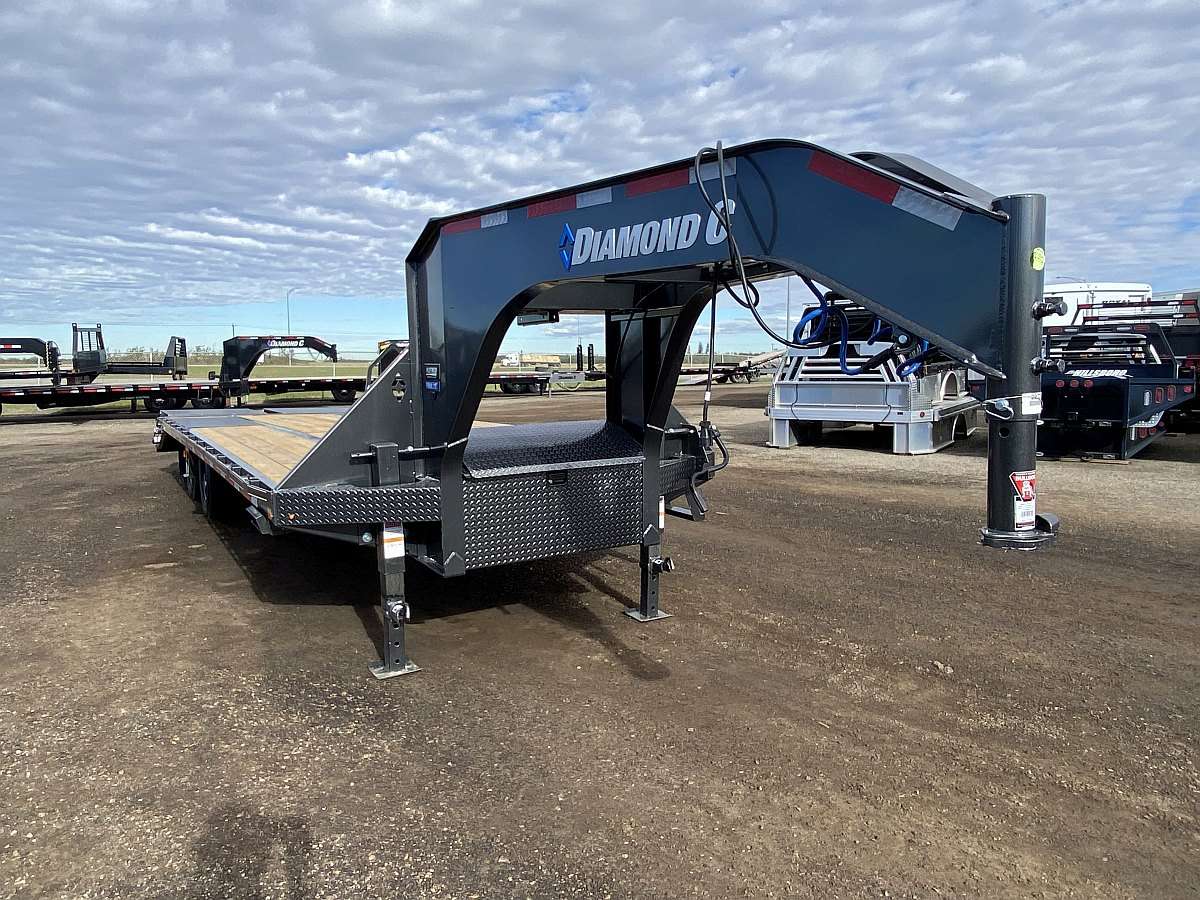 2025 Diamond C FMAX210SS-28' Gooseneck Trailer