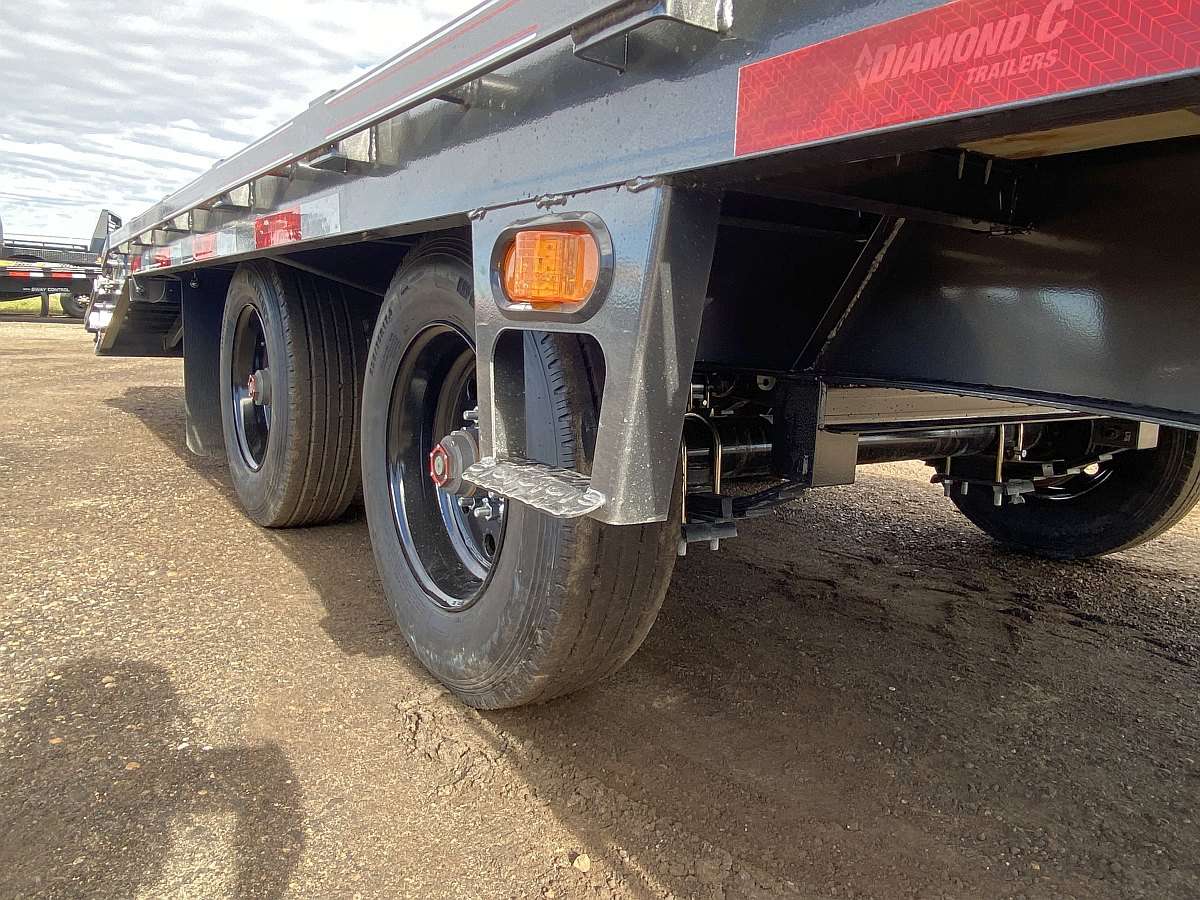 2025 Diamond C FMAX210SS-28' Gooseneck Trailer