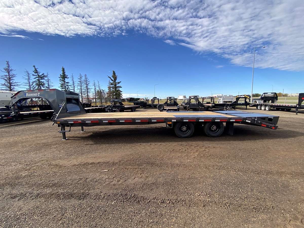 2025 Diamond C FMAX210SS-28' Gooseneck Trailer