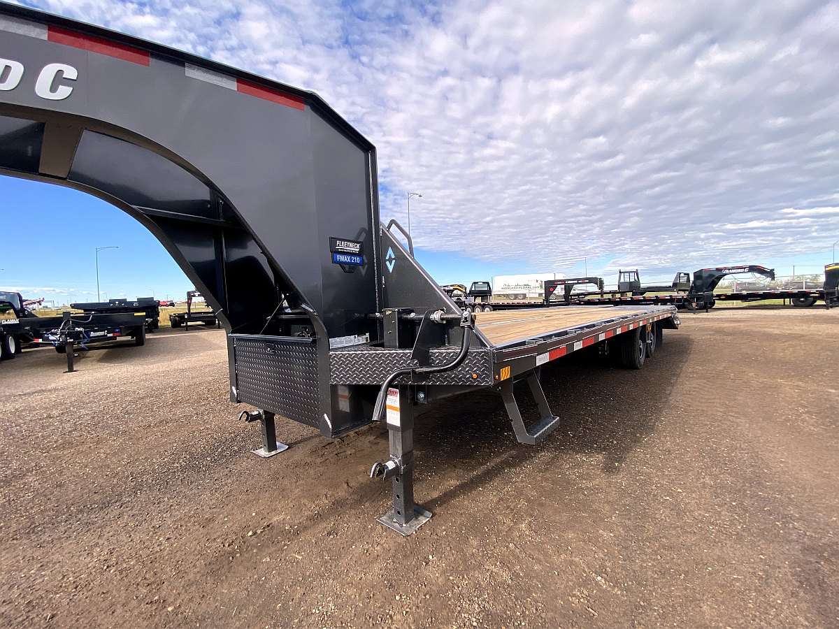 2025 Diamond C FMAX210SS-28' Gooseneck Trailer