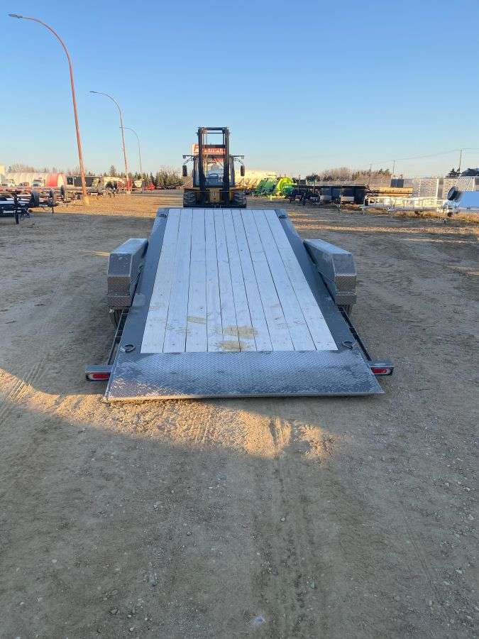 2025 Diamond C HDT 8'6" x 16' Full Tilt