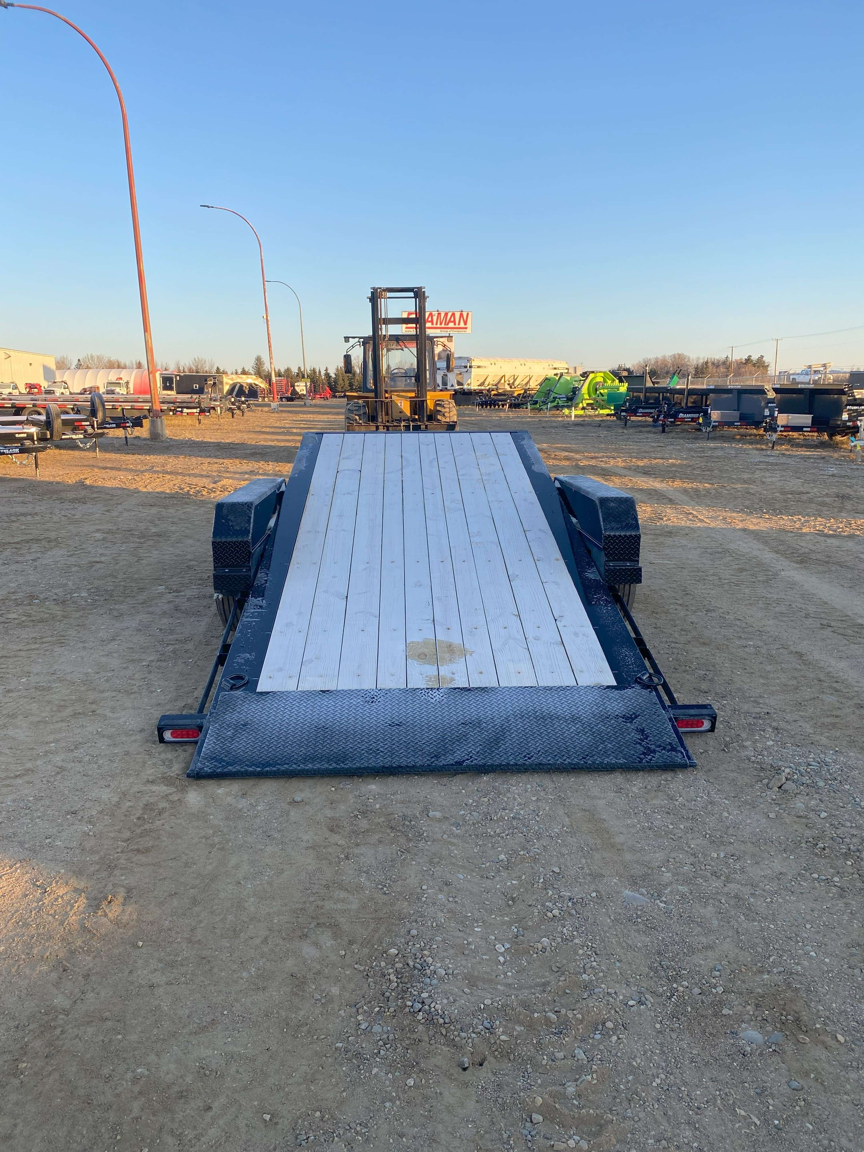 2025 Diamond C HDT 8'6" x 20' Partial Tilt