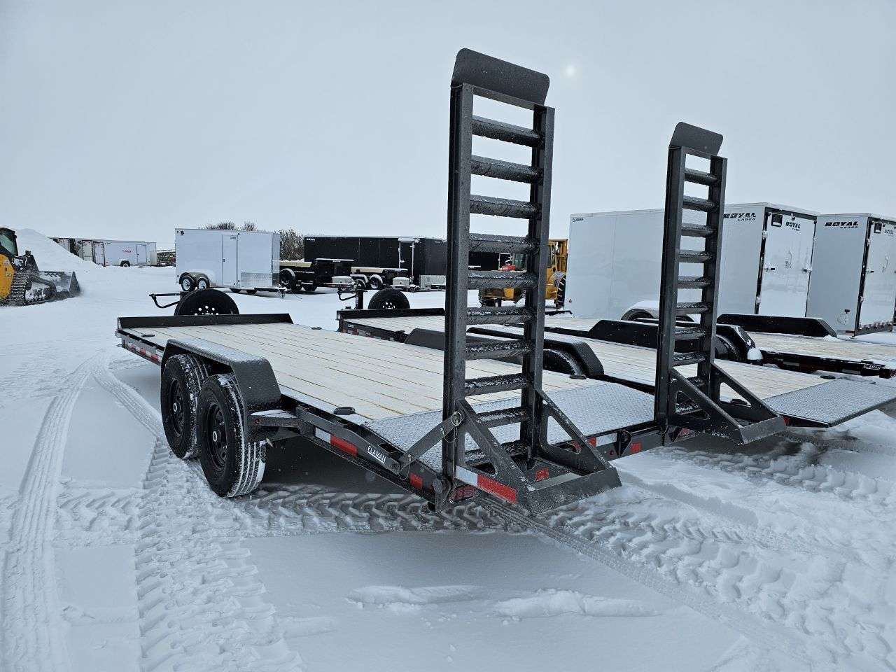 2025 Diamond C HEQ 8'6" x 20' Beavertail Flat Deck