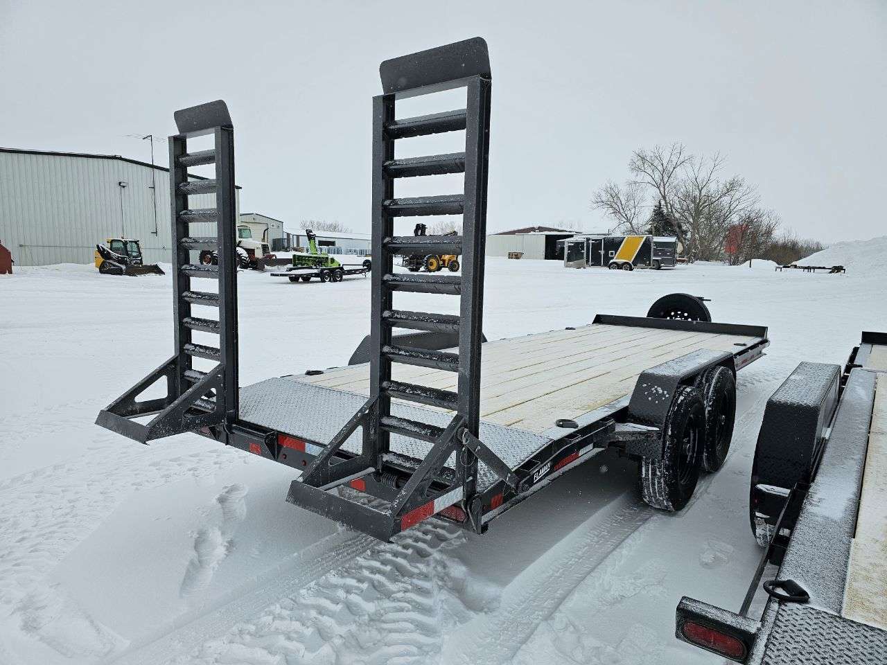 2025 Diamond C HEQ 8'6" x 20' Beavertail Flat Deck