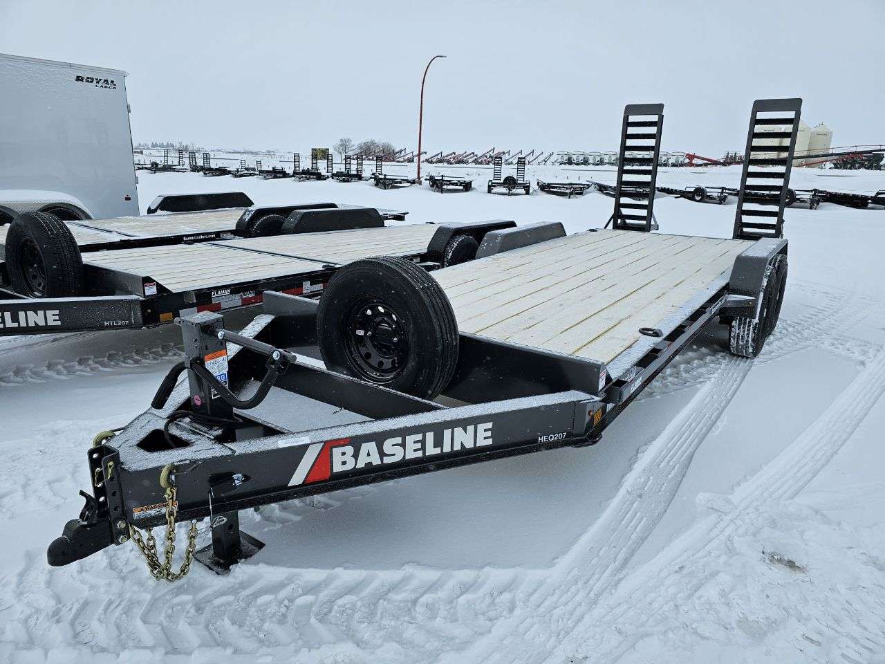 2025 Diamond C HEQ 8'6" x 20' Beavertail Flat Deck