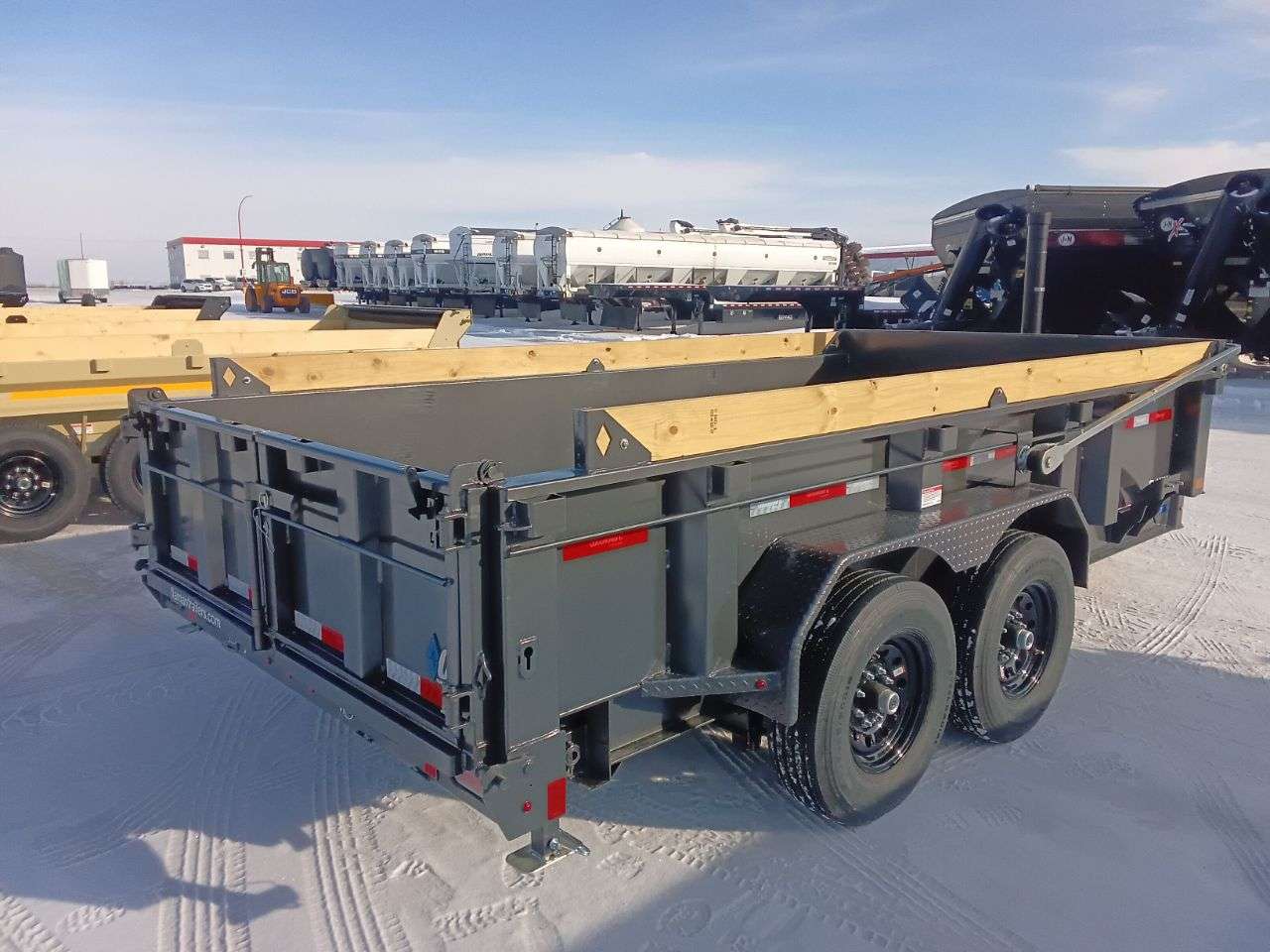 2025 Diamond C LPT 82" x 14' Dump