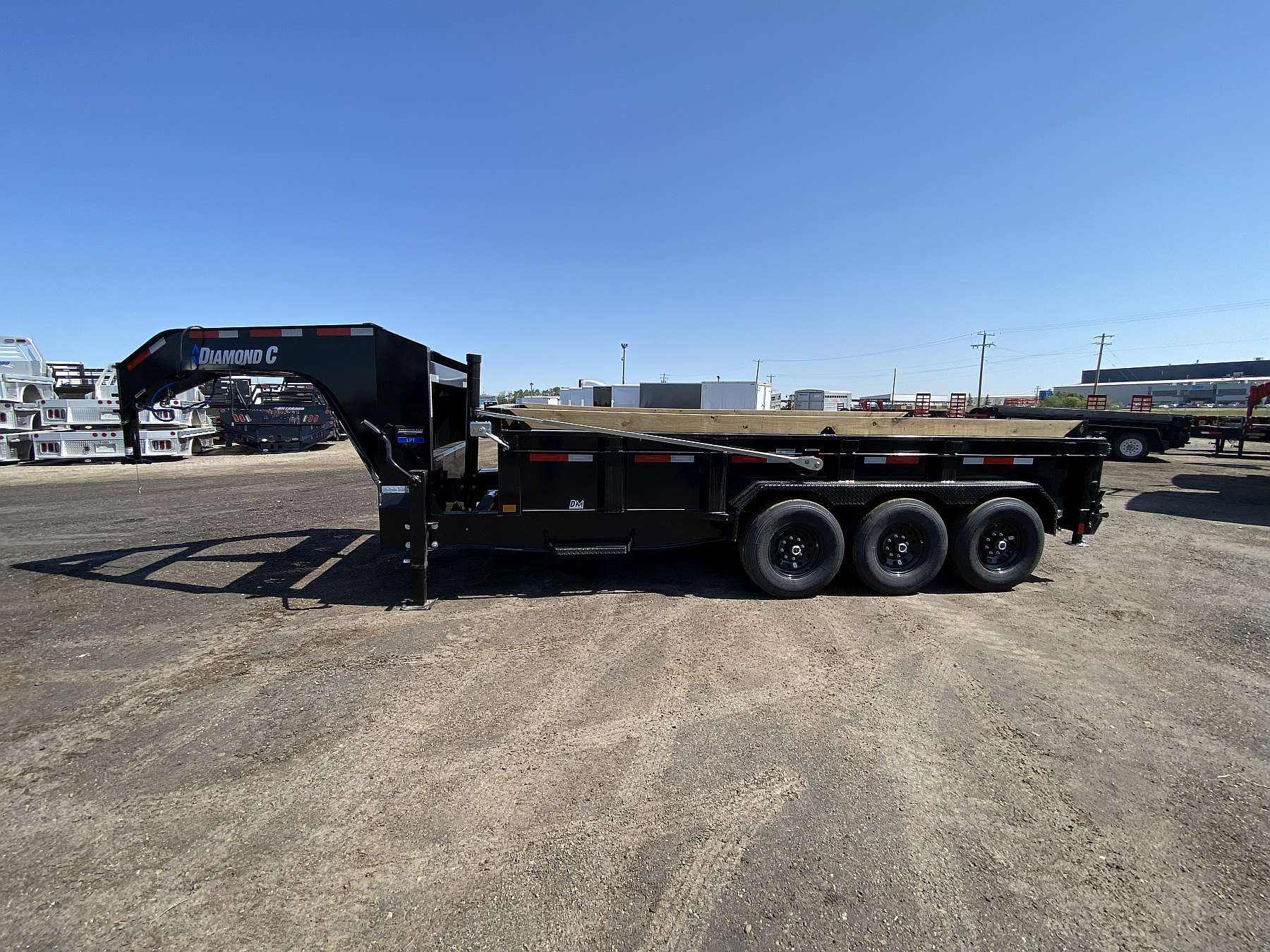 2025 Diamond C LPT307 16' Gooseneck Dump Trailer