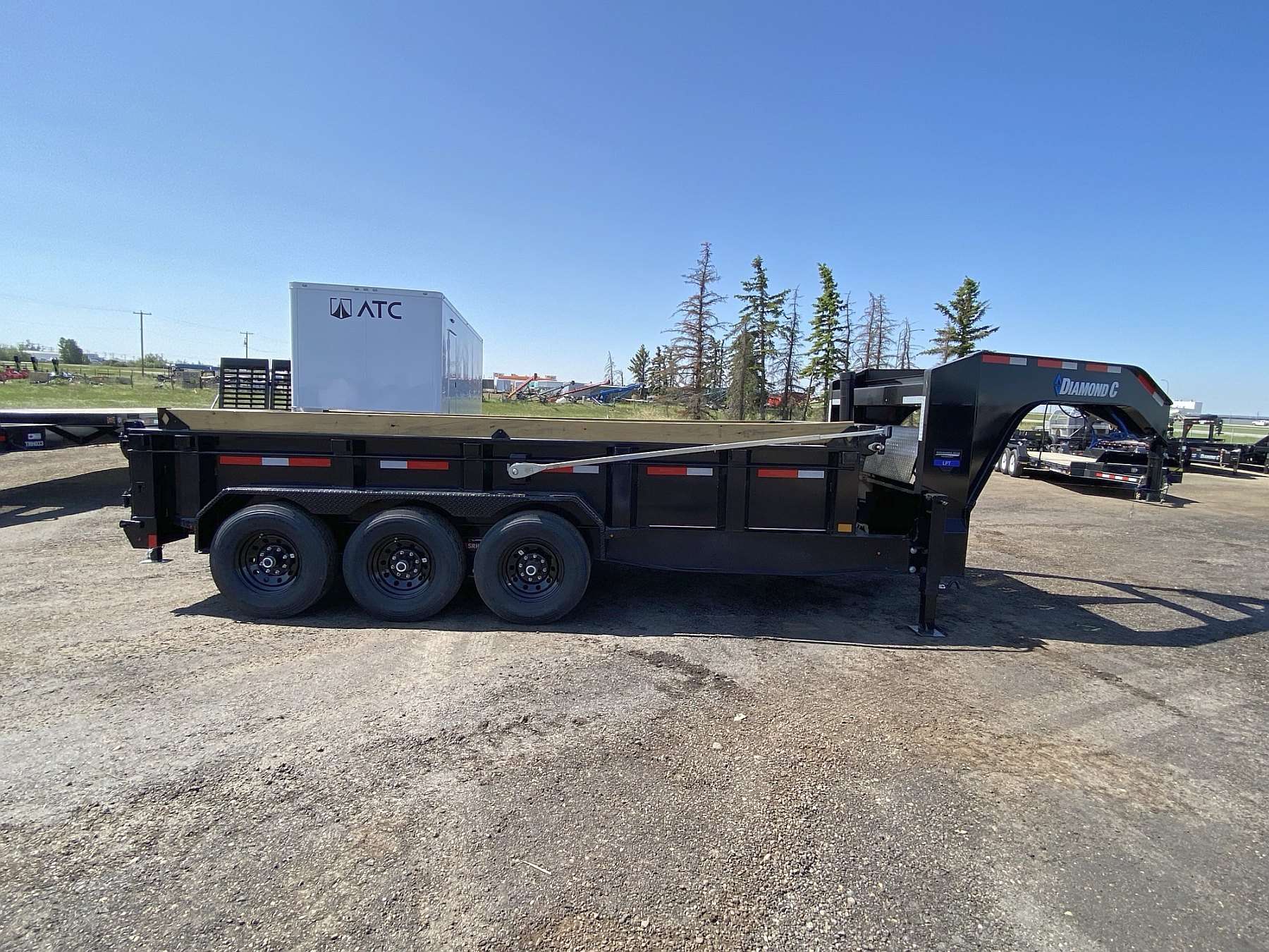 2025 Diamond C LPT307 16' Gooseneck Dump Trailer