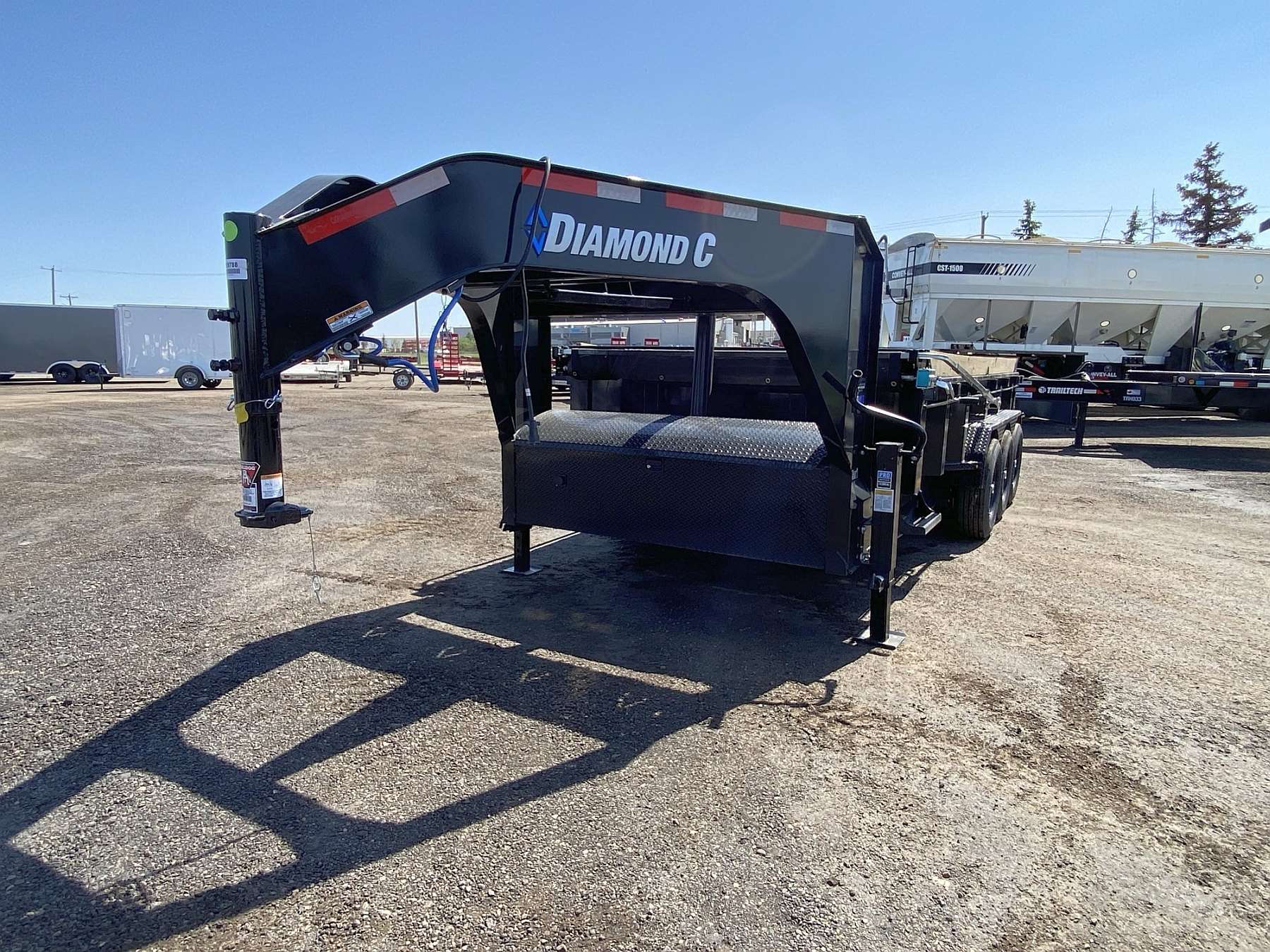 2025 Diamond C LPT307 16' Gooseneck Dump Trailer