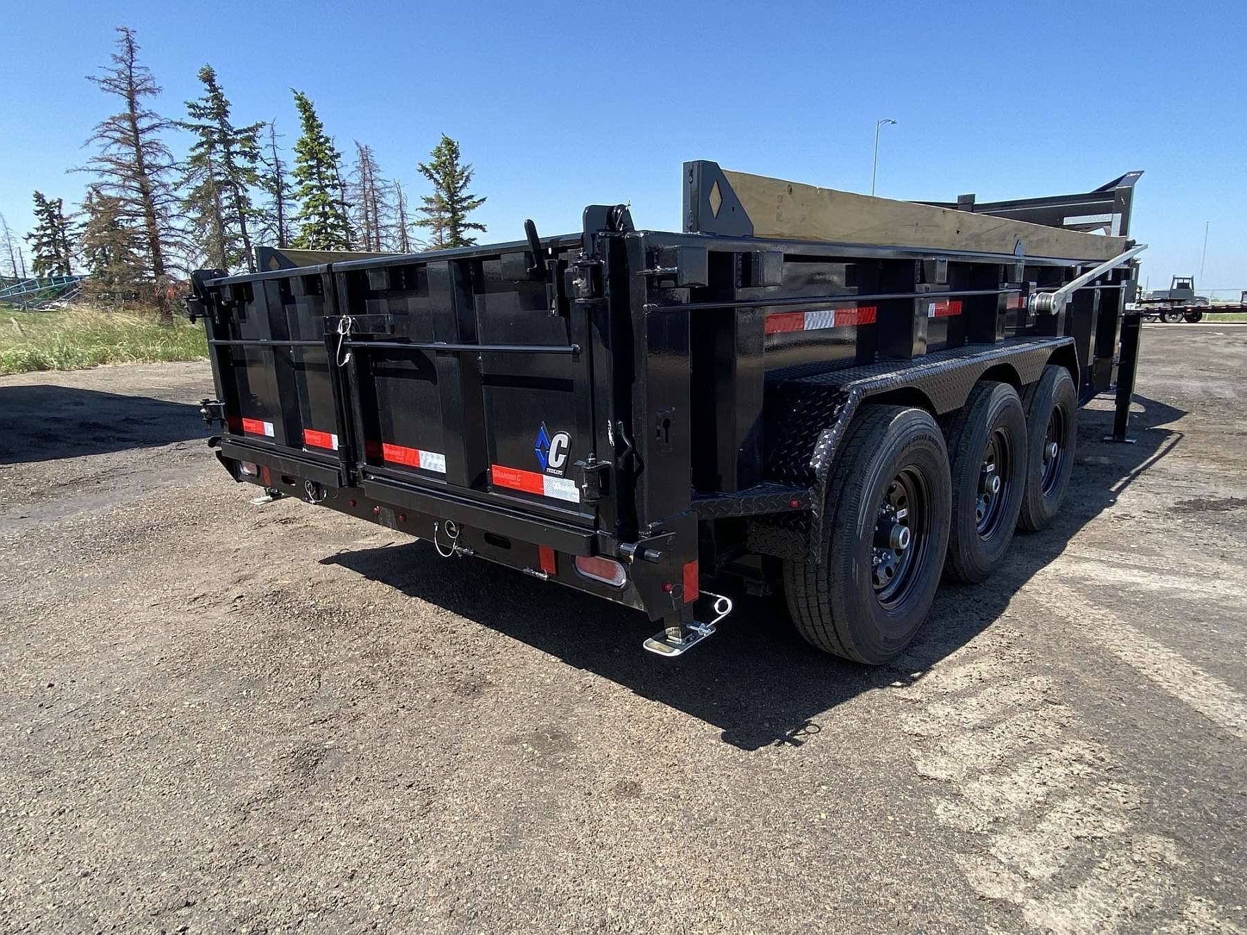 2025 Diamond C LPT307 16' Gooseneck Dump Trailer