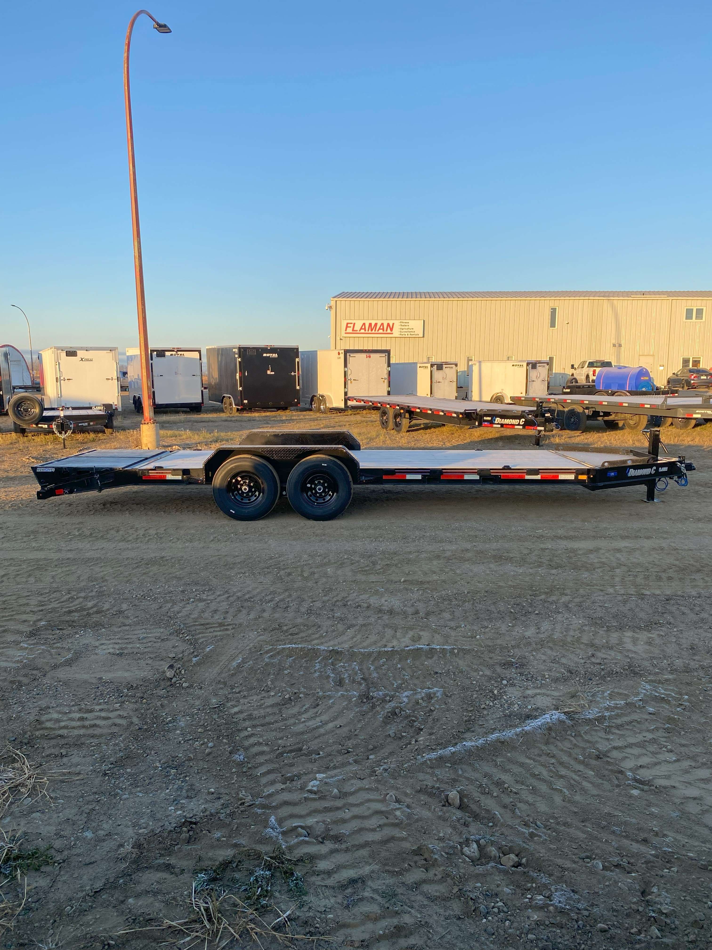 2025 Diamond C LPX 8'6" x 20' Beavertail Flat Deck