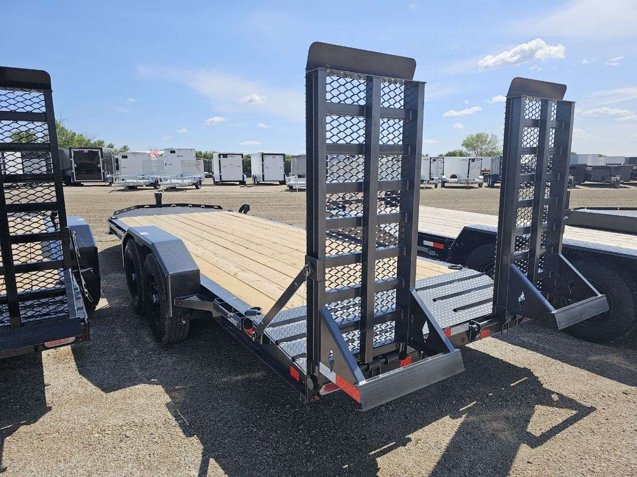 2025 Diamond C LPX 8'6" x 20' Beavertail Flat Deck
